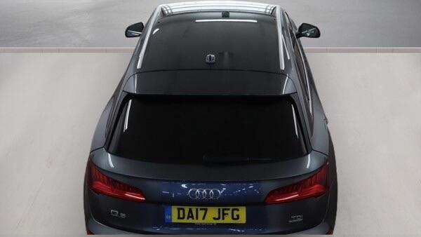 Audi Q5 view 10