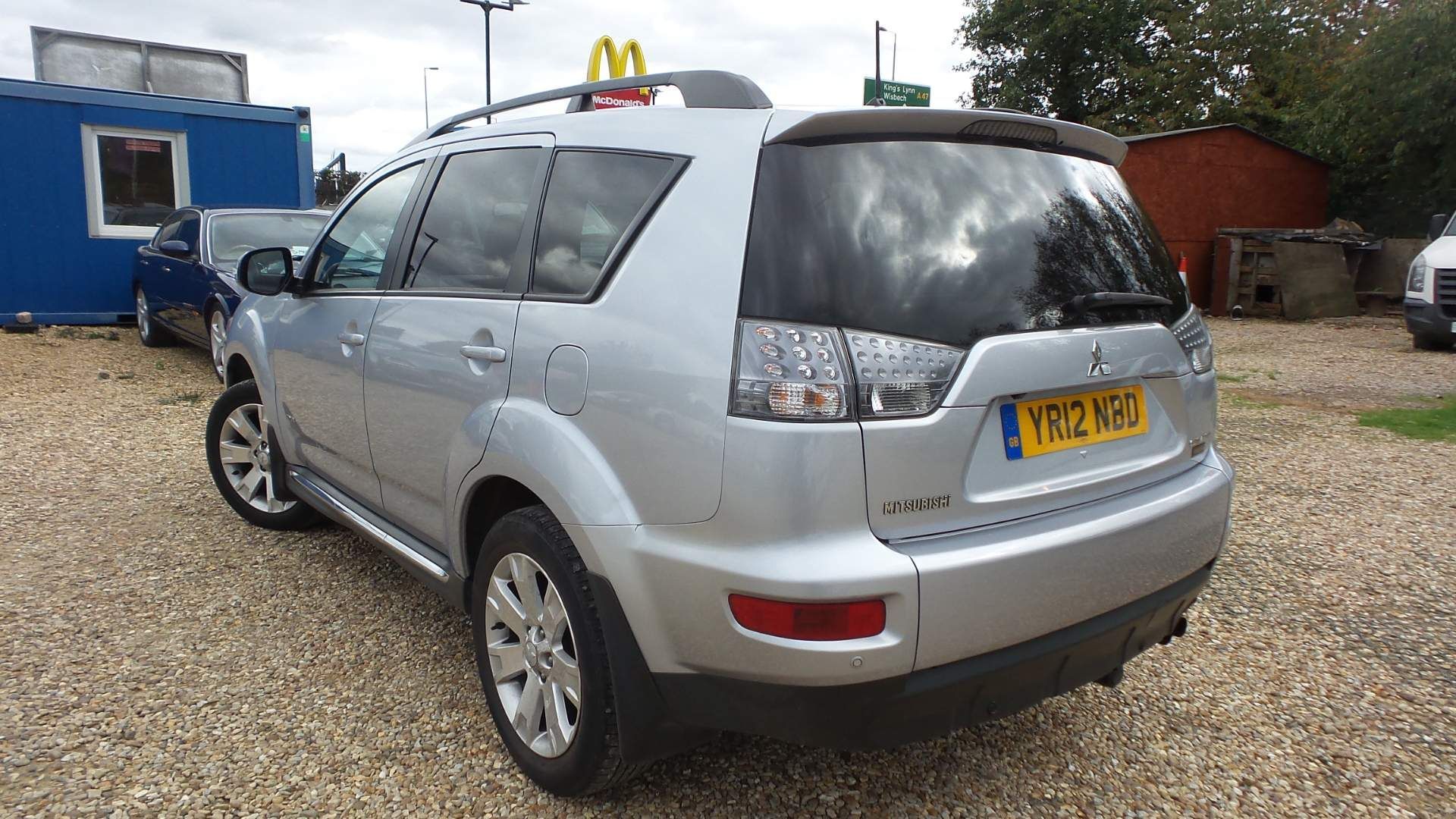 Mitsubishi Outlander view 4
