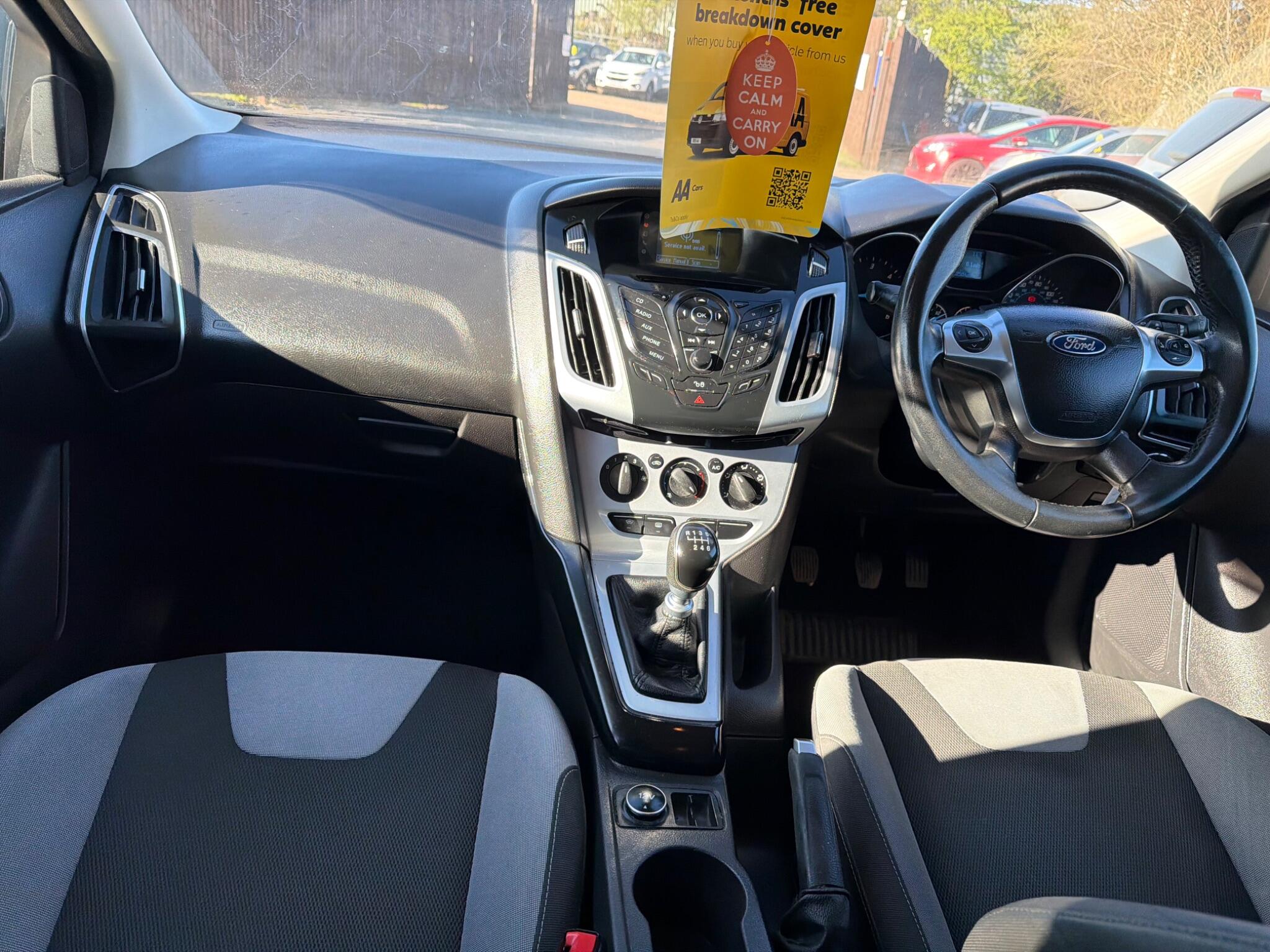 2013 Ford Focus 1.6 TDCi Zetec Euro 5 (s/s) 5dr image 16