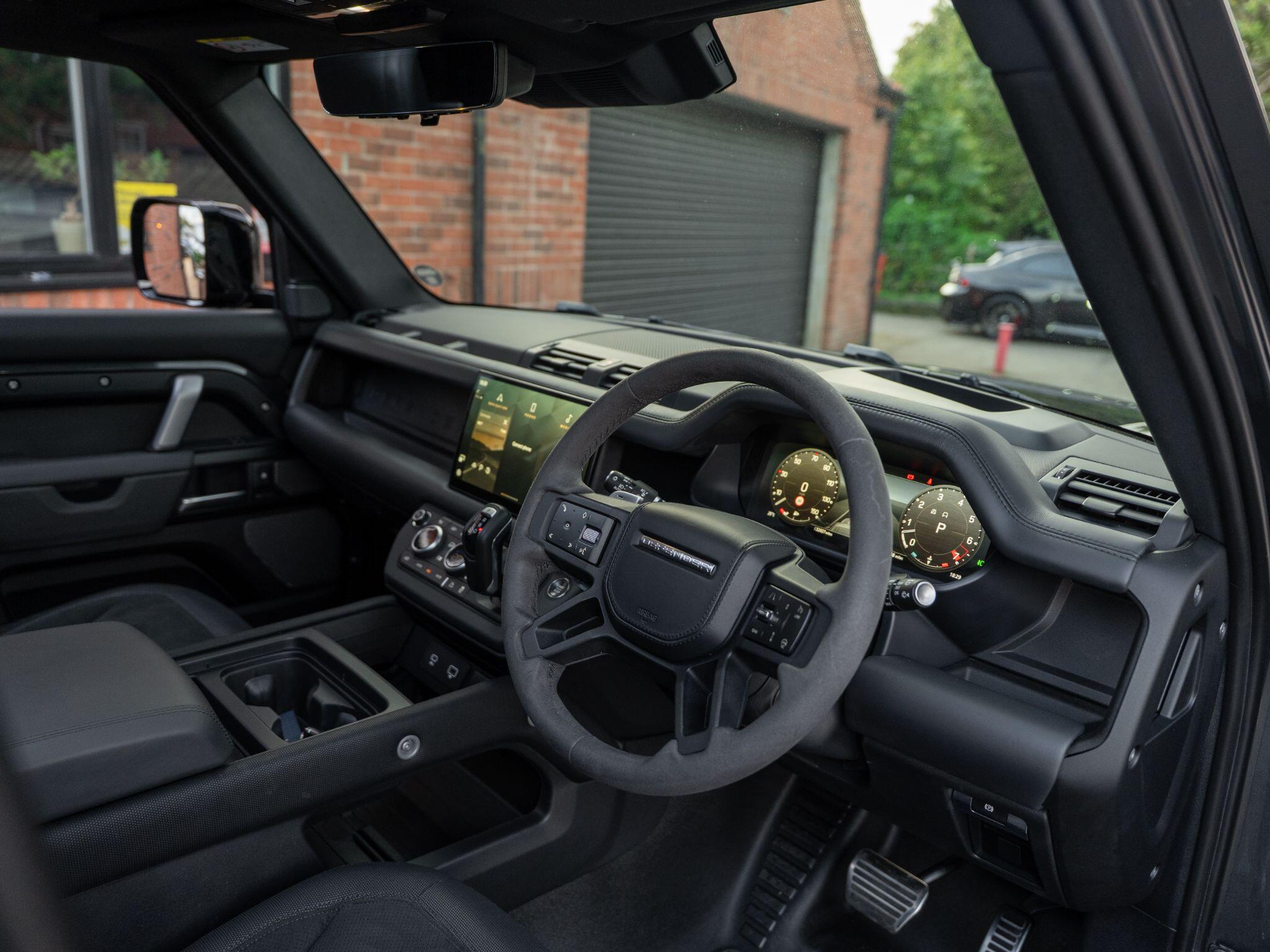 Land Rover Defender view 37