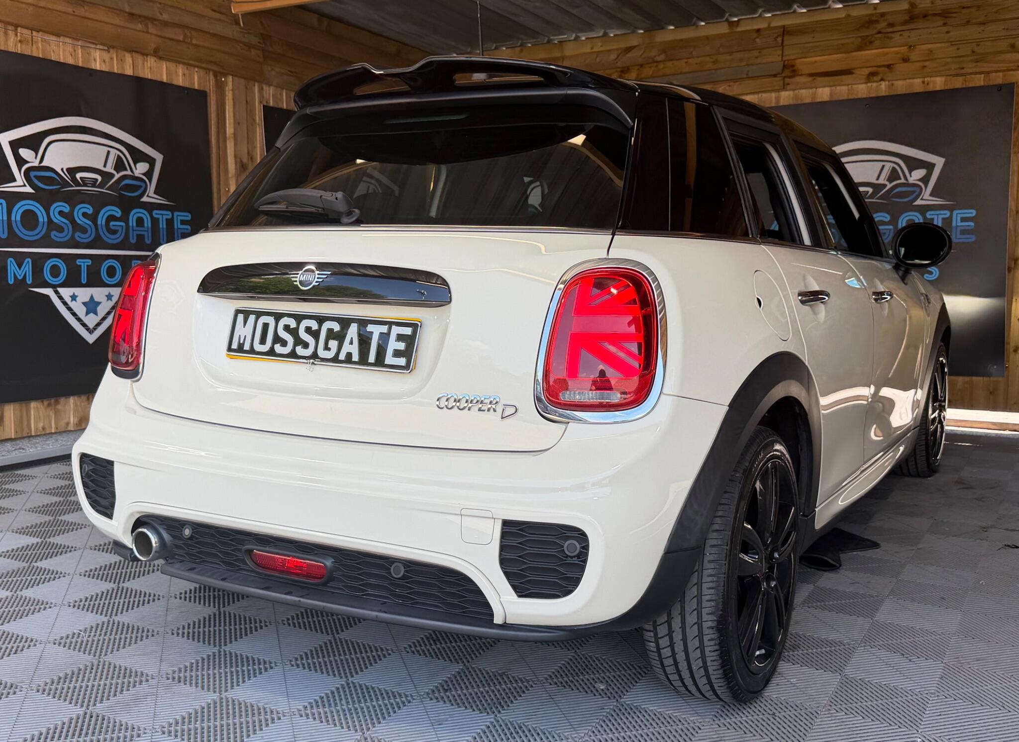 Mini Hatch view 12