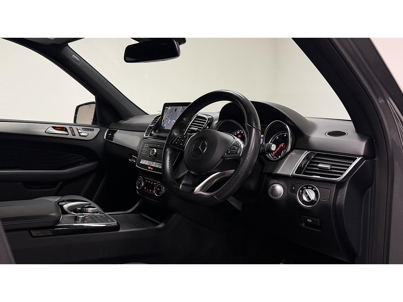 Mercedes-Benz Gle view 2