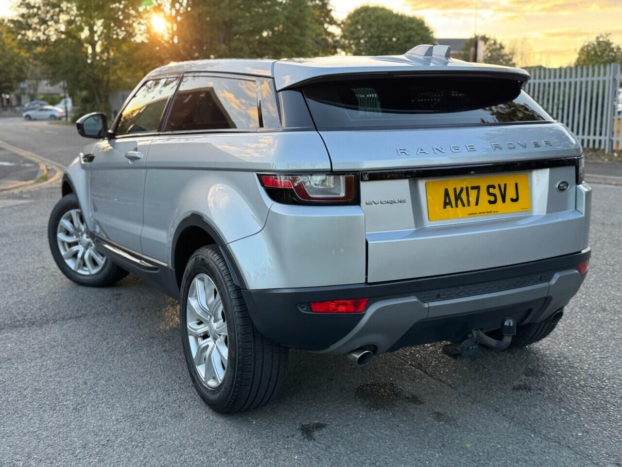 Land Rover Range Rover Evoque view 5