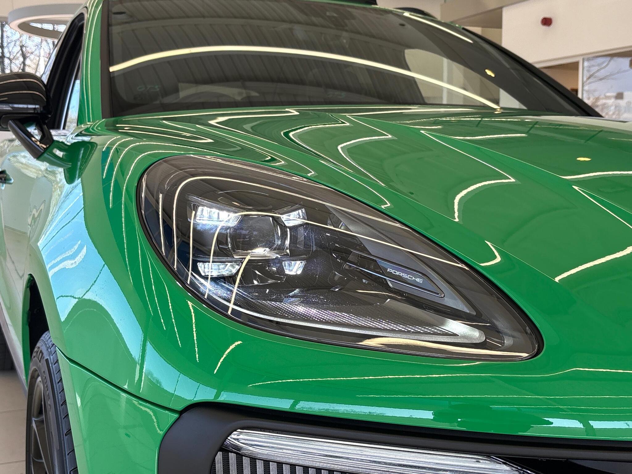 Porsche Macan view 21