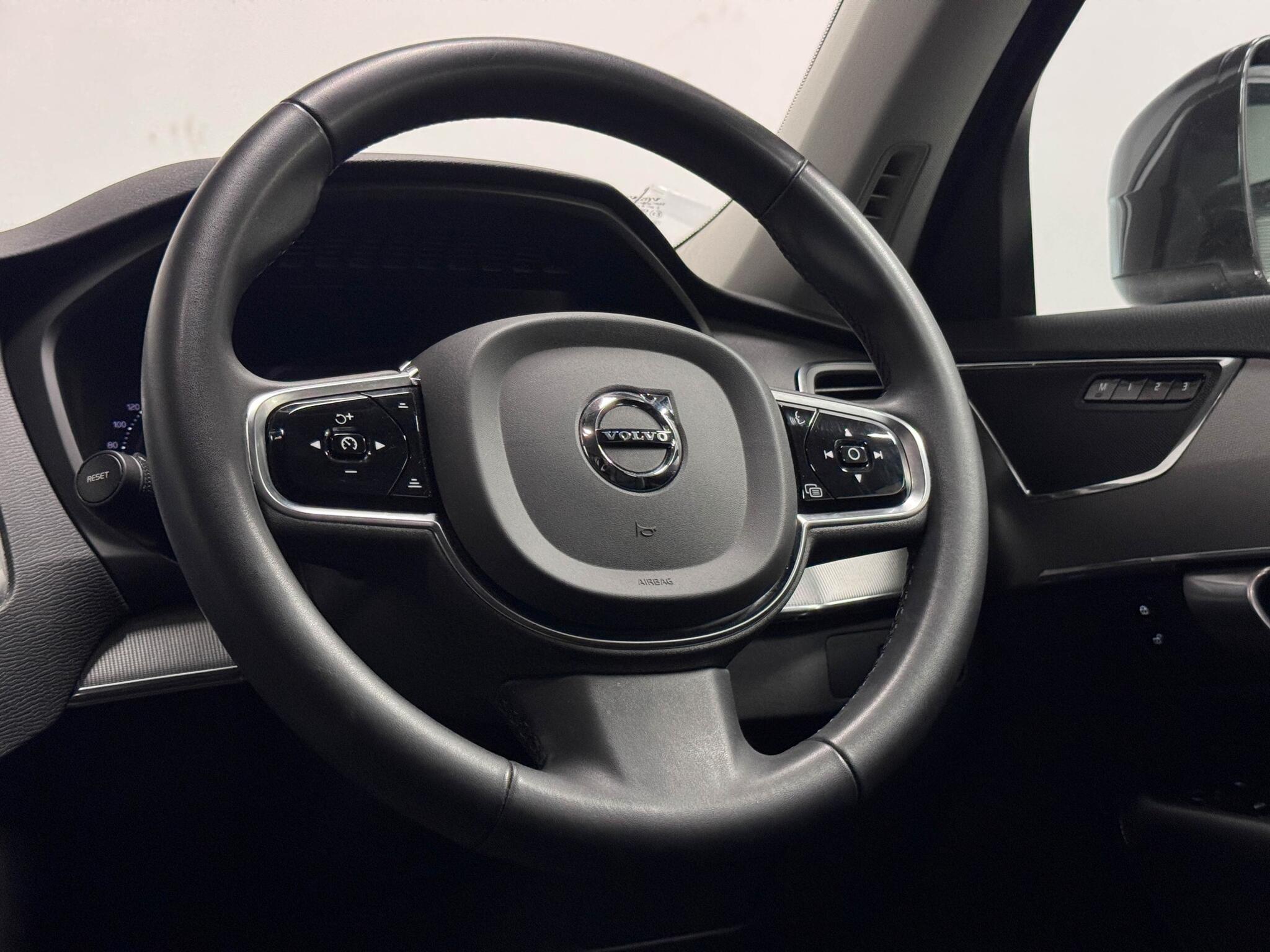 Volvo XC90 view 34