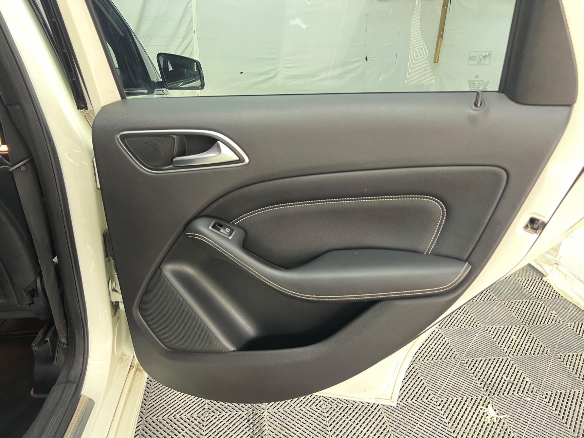 Mercedes-Benz B Class view 28