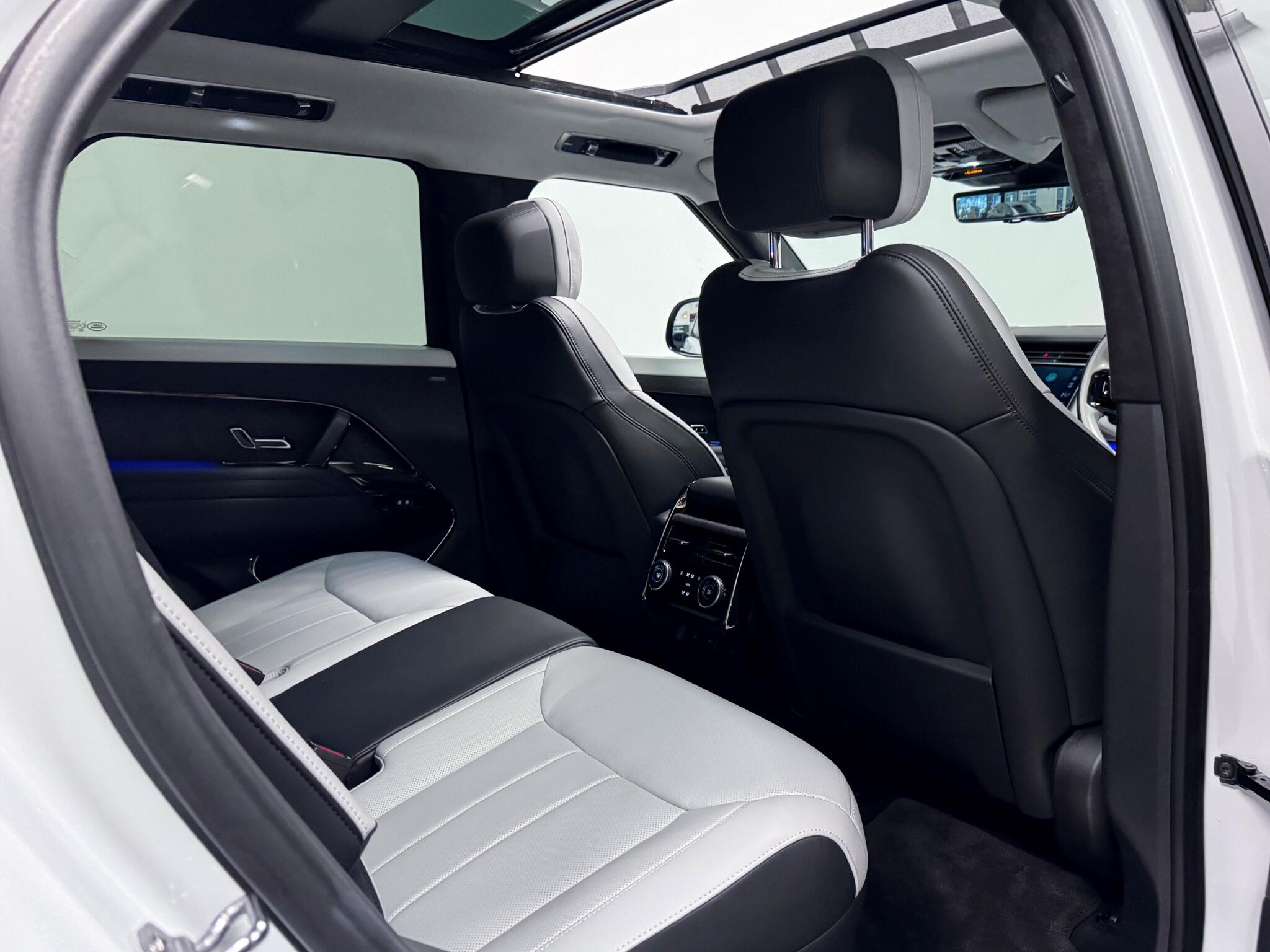 Land Rover Range Rover Sport view 8