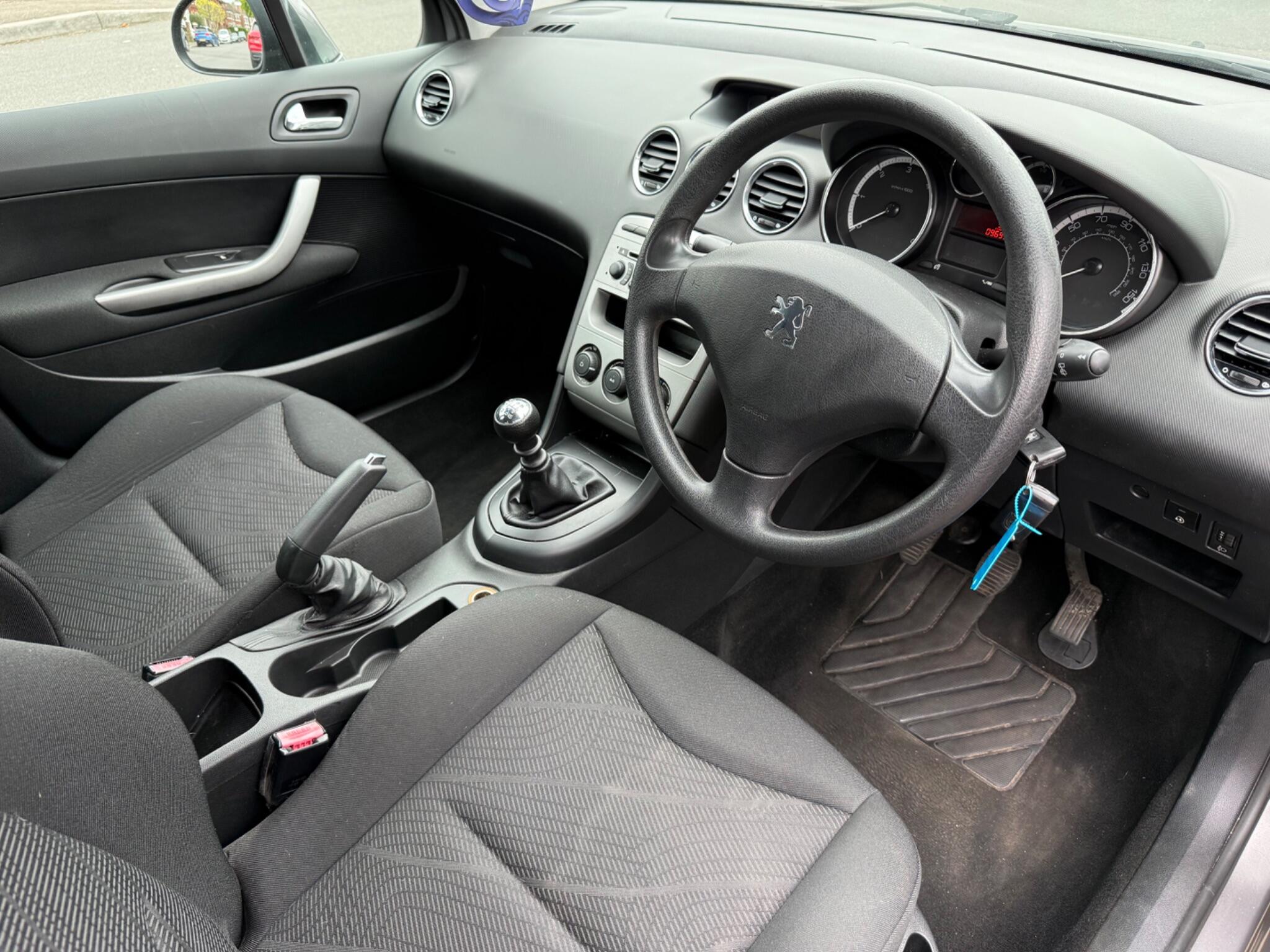 Peugeot 308 SW view 2
