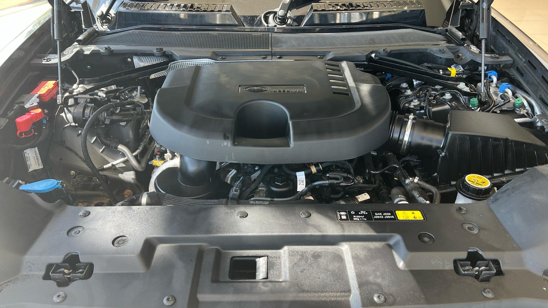 Land Rover Defender view 25