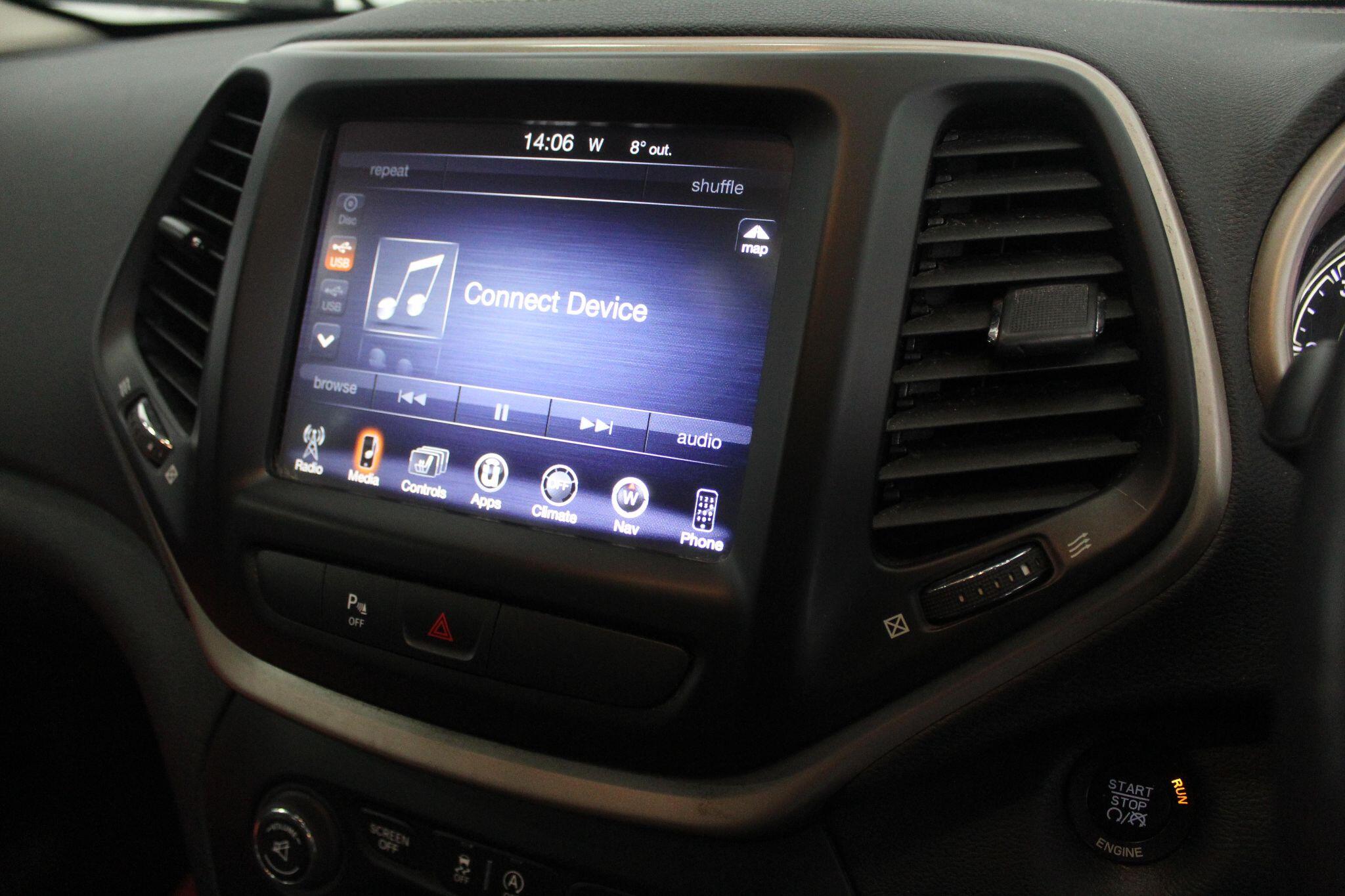 Jeep Cherokee view 39