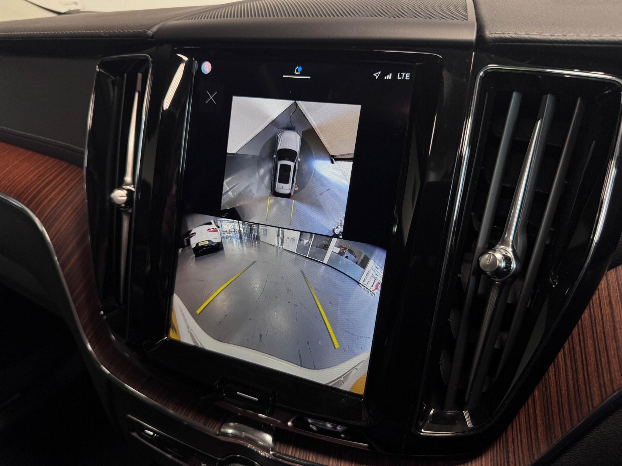 Volvo XC60 view 11