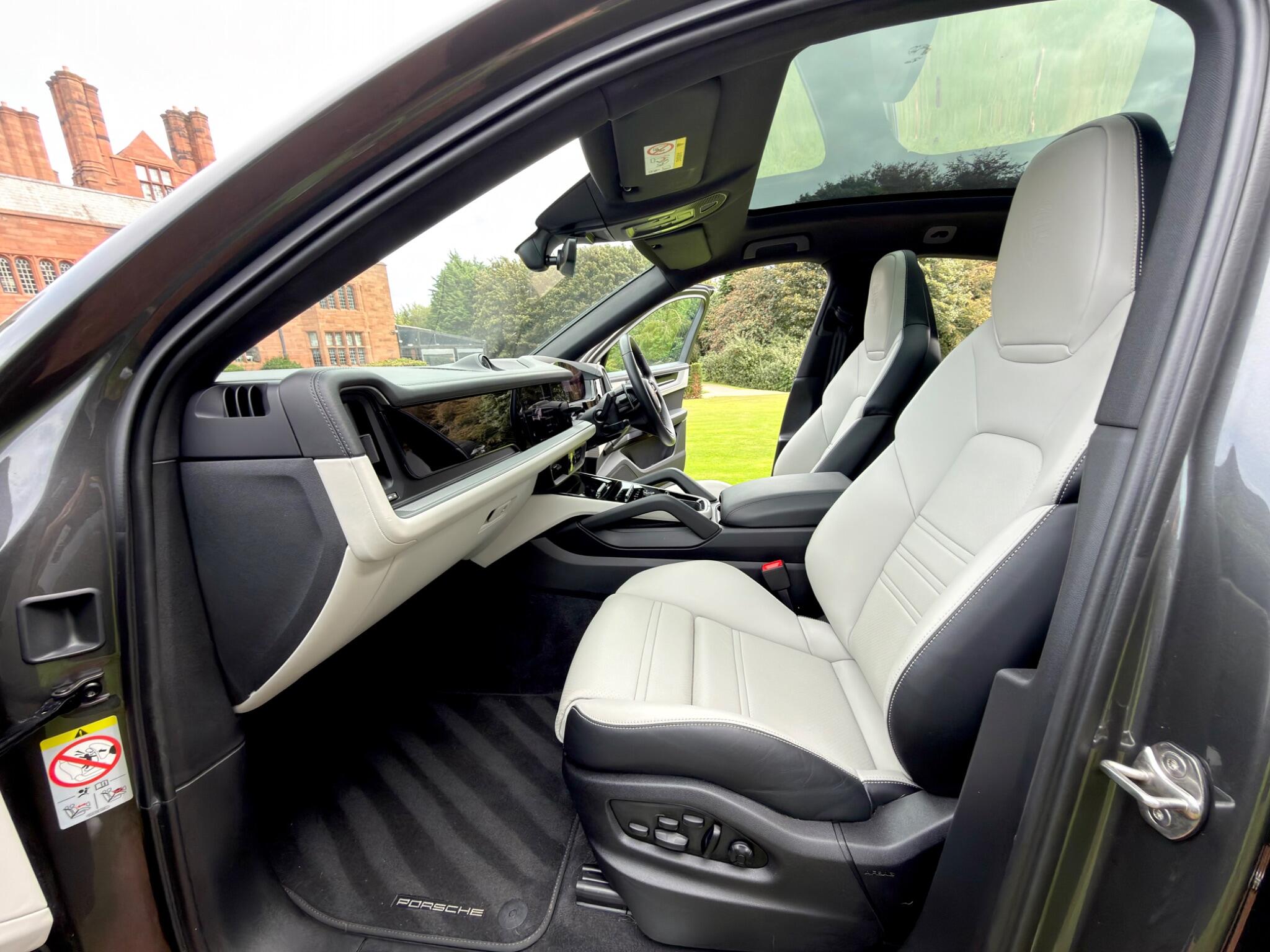 Porsche Cayenne view 37