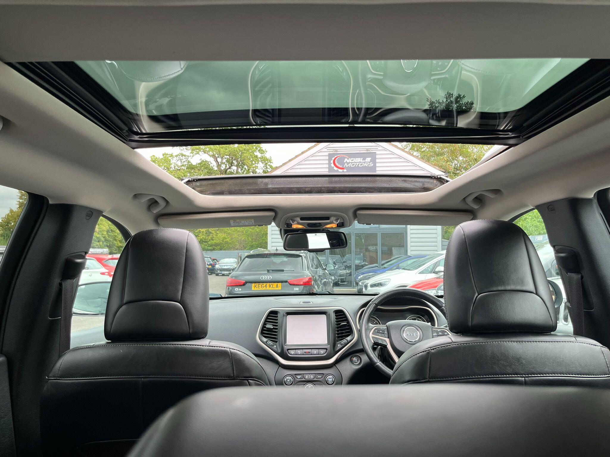 Jeep Cherokee view 10