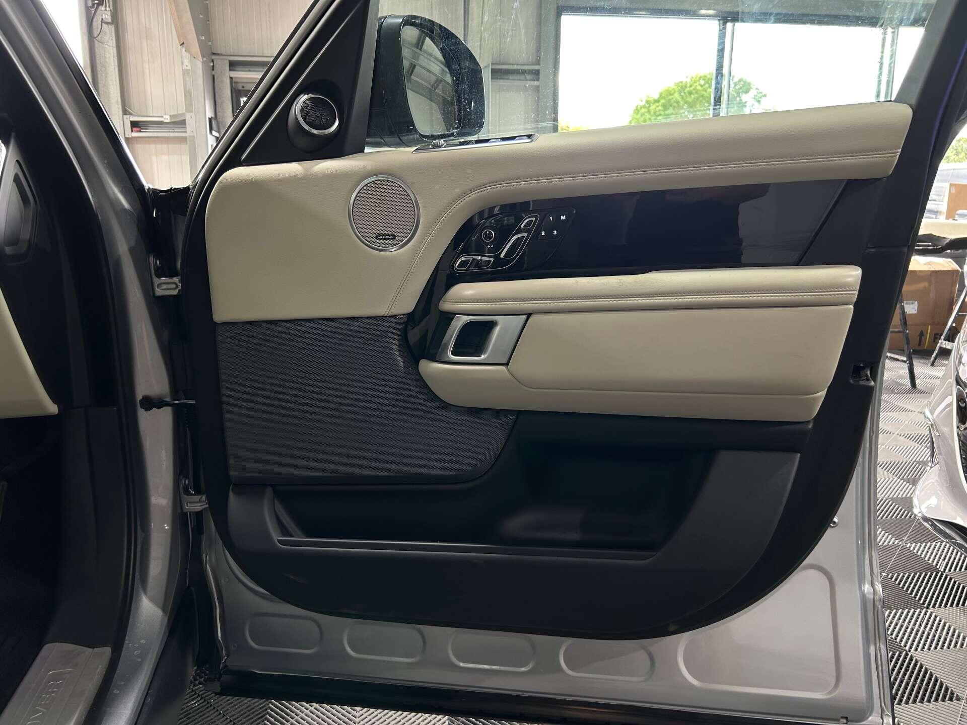 Land Rover Range Rover view 35
