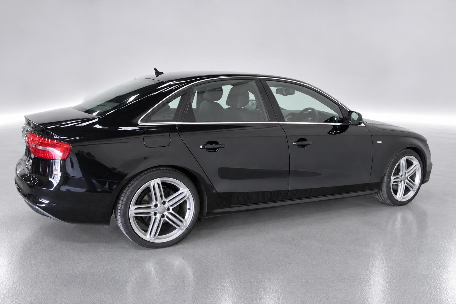 Audi A4 view 11