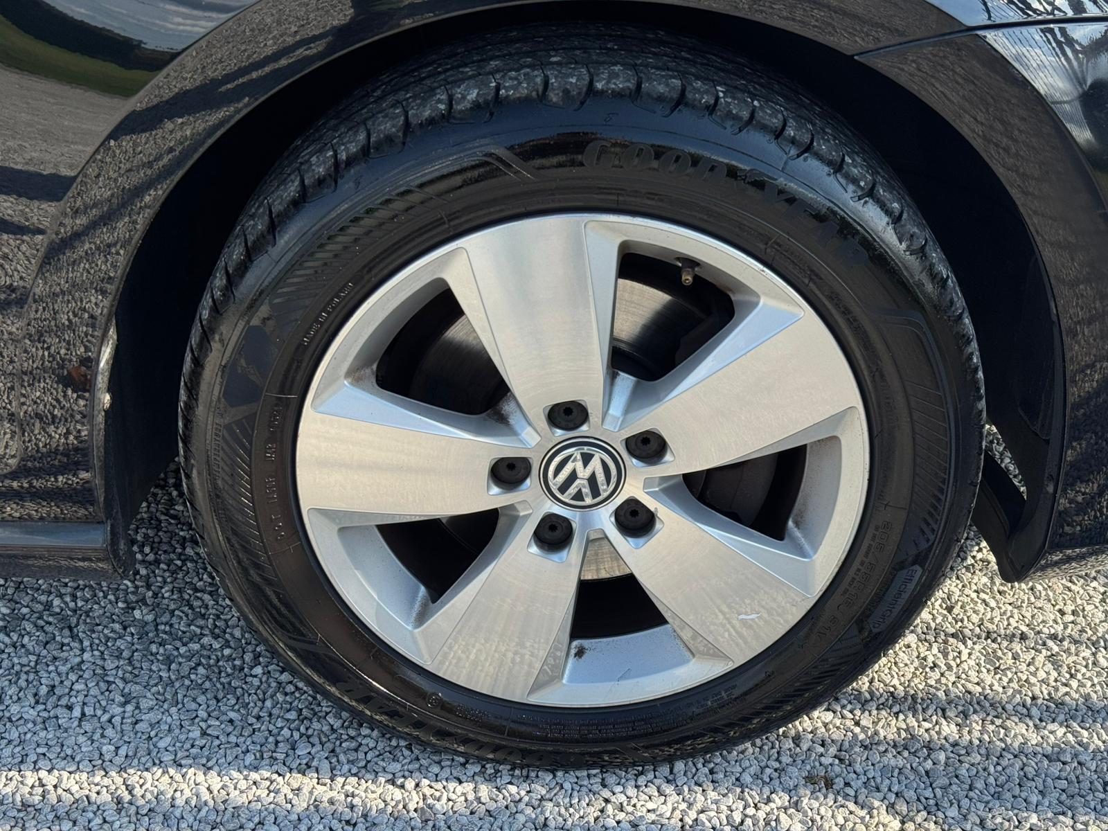 2014 Volkswagen Golf image 25