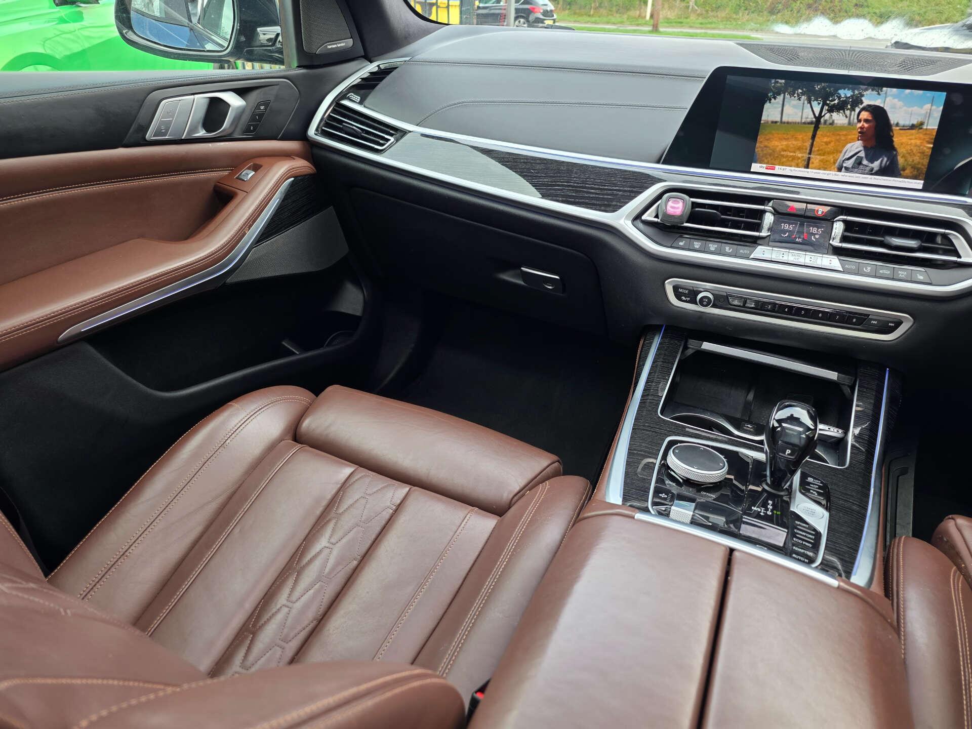 BMW X7 view 19