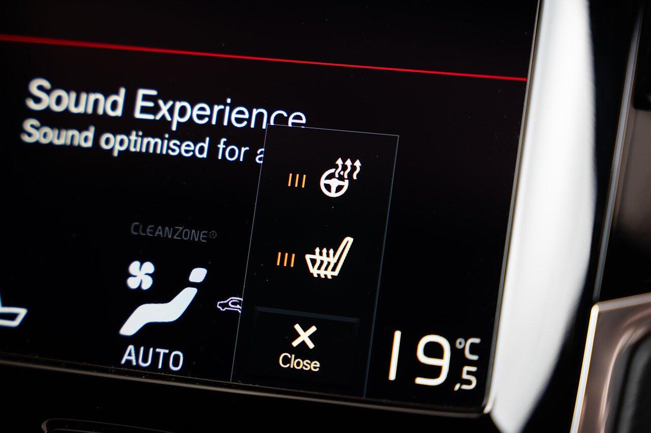Volvo XC90 view 40