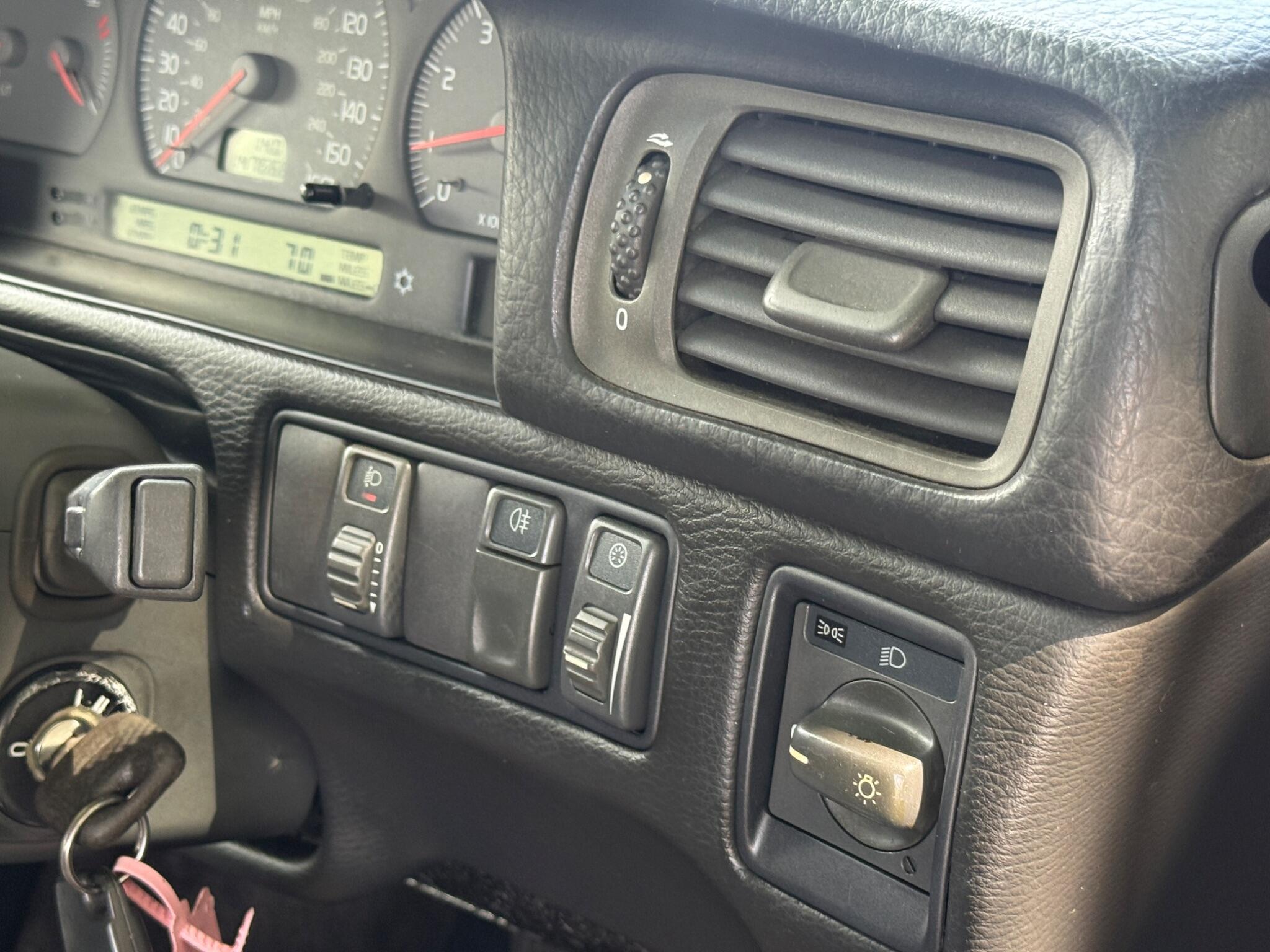 Volvo V70 - Image 10