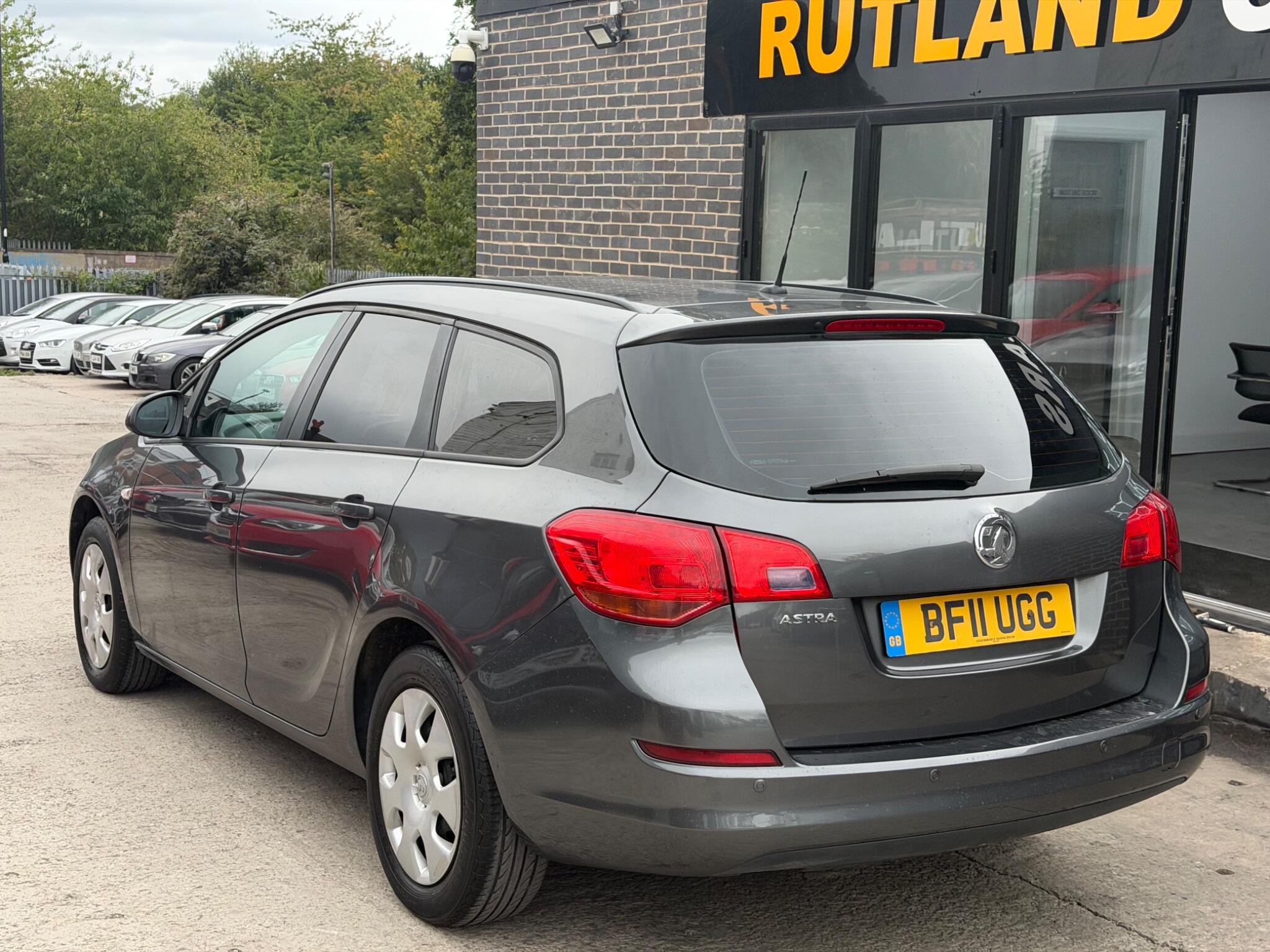 Vauxhall Astra view 4