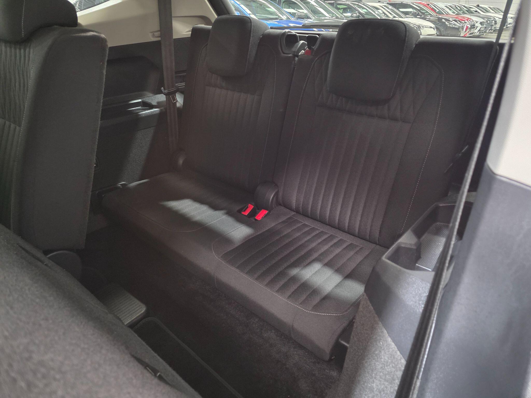 Volkswagen Tiguan Allspace view 28