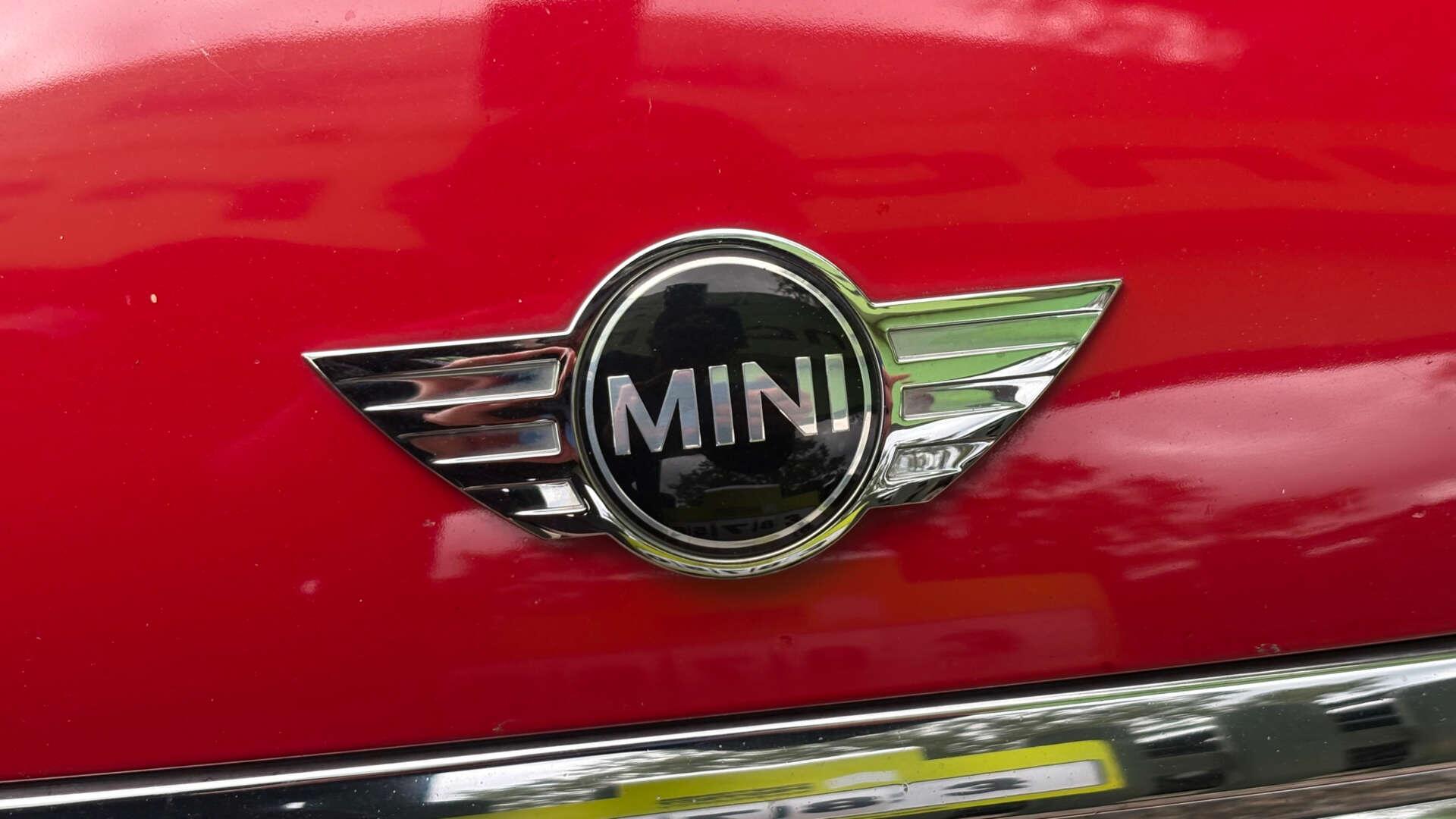 Mini Hatch view 32