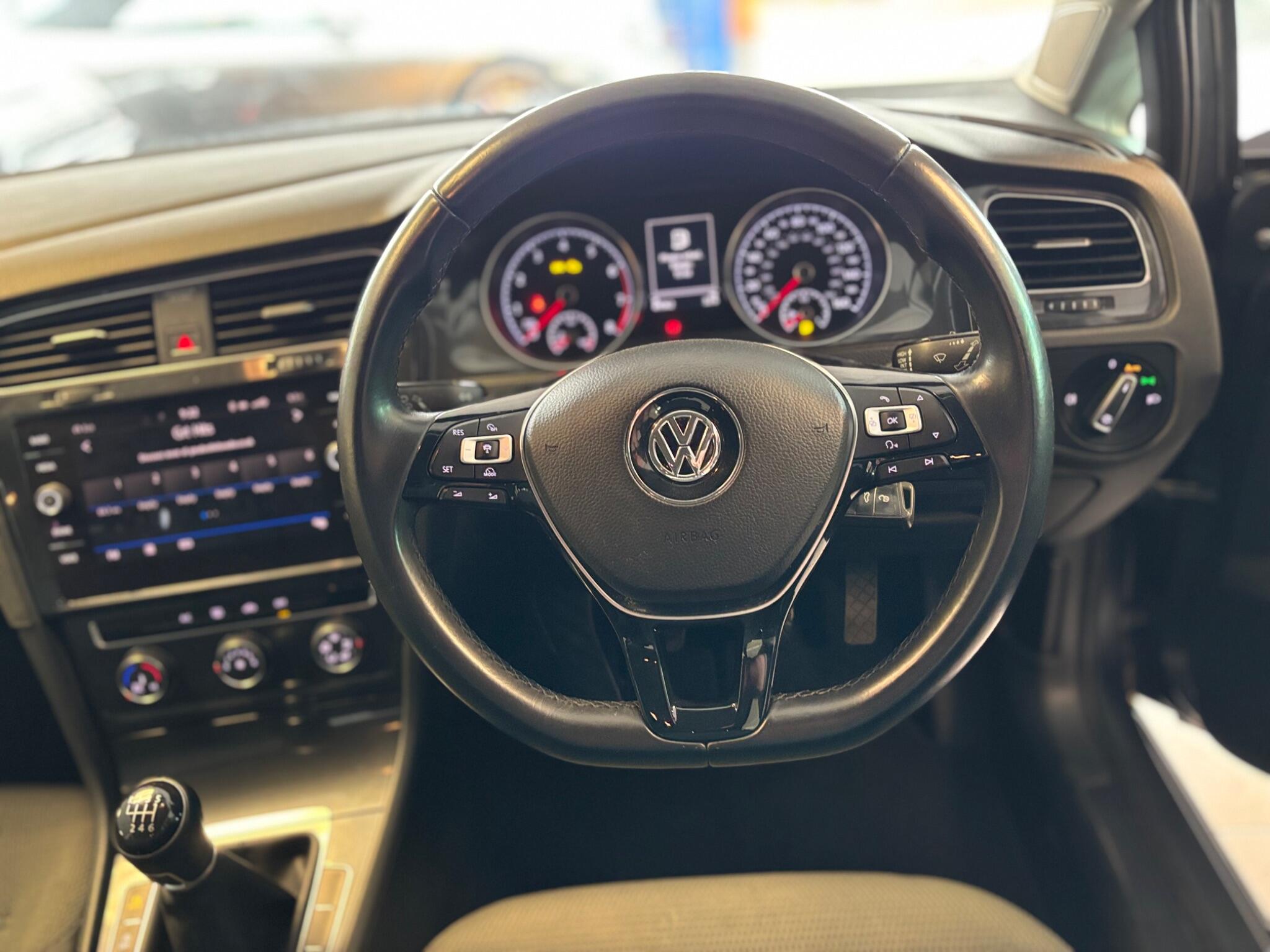 Volkswagen Golf view 22