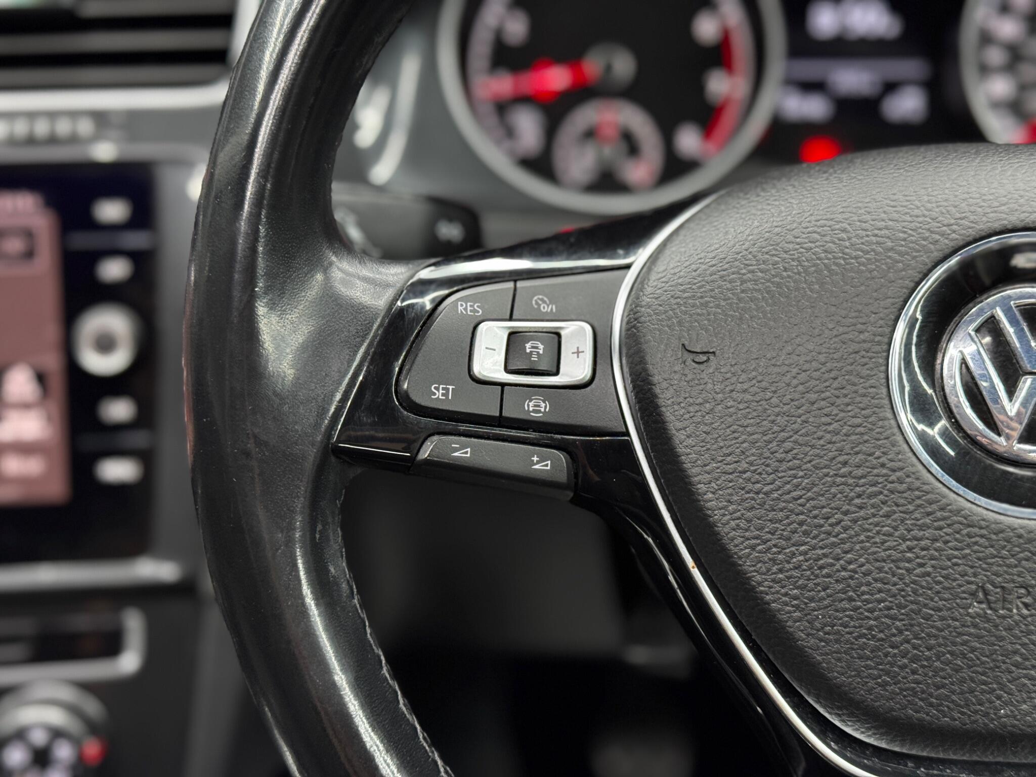 Volkswagen Golf view 18
