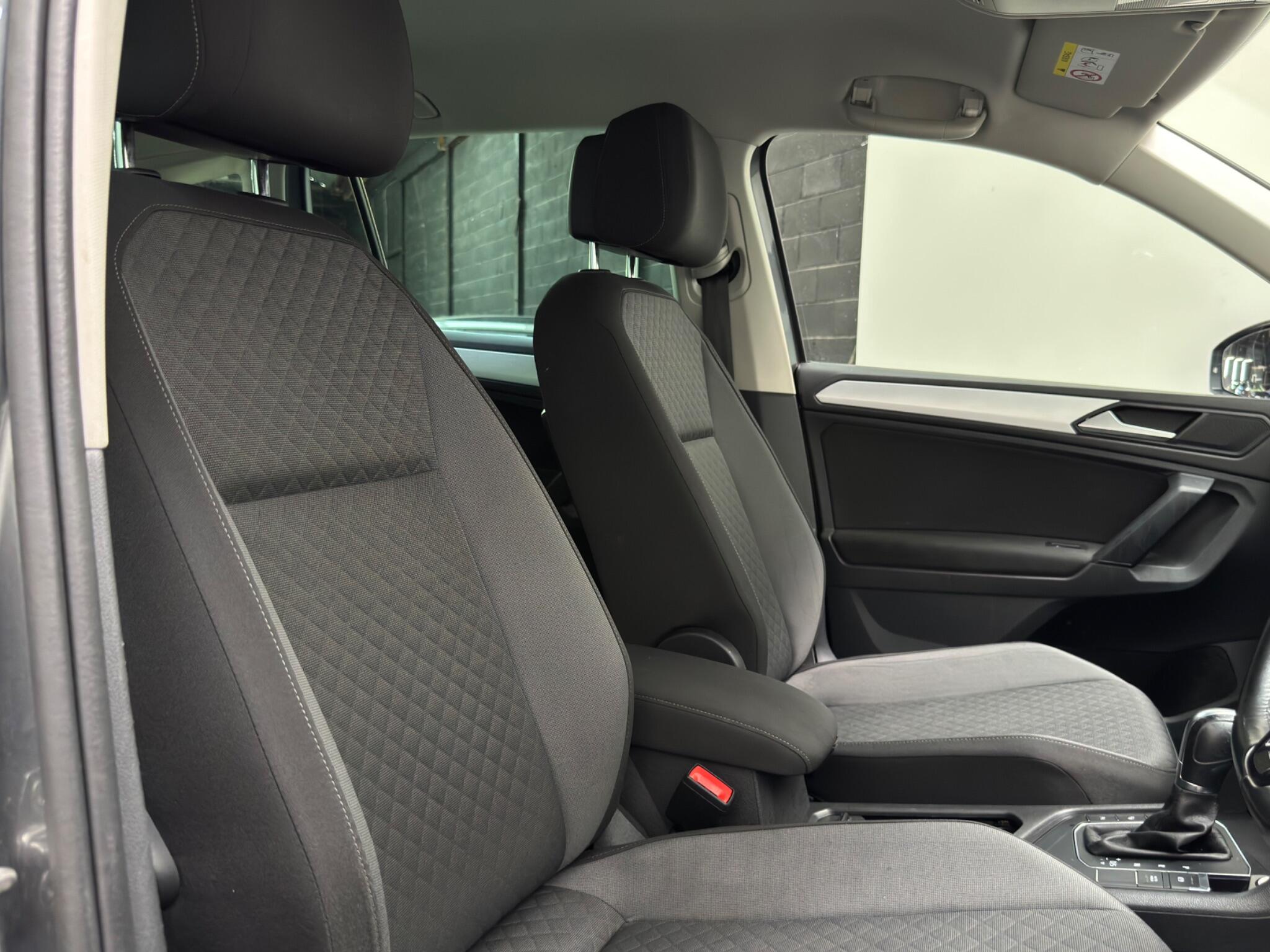 Volkswagen Tiguan view 12