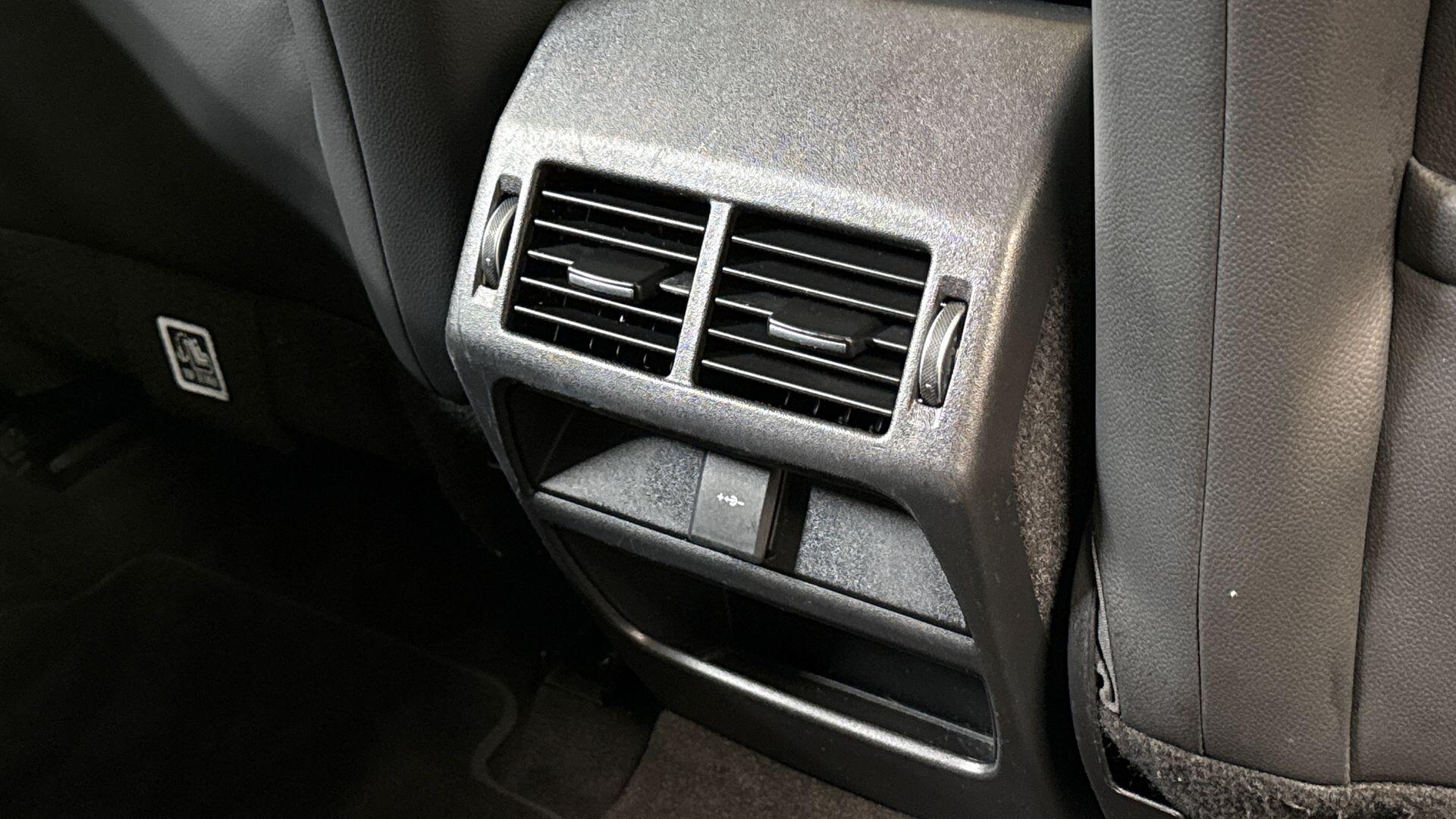 Land Rover Discovery Sport view 18