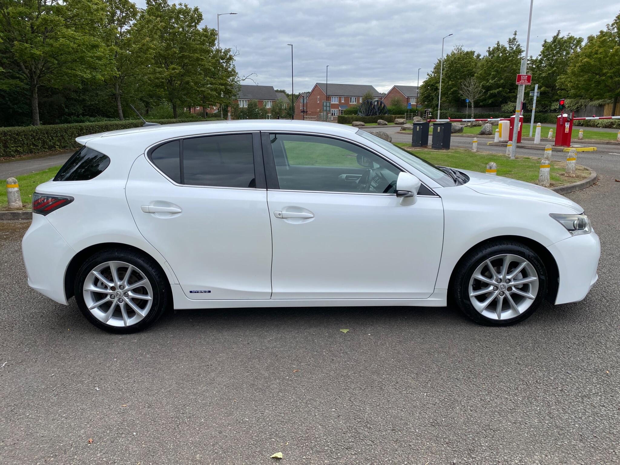 Lexus CT view 8