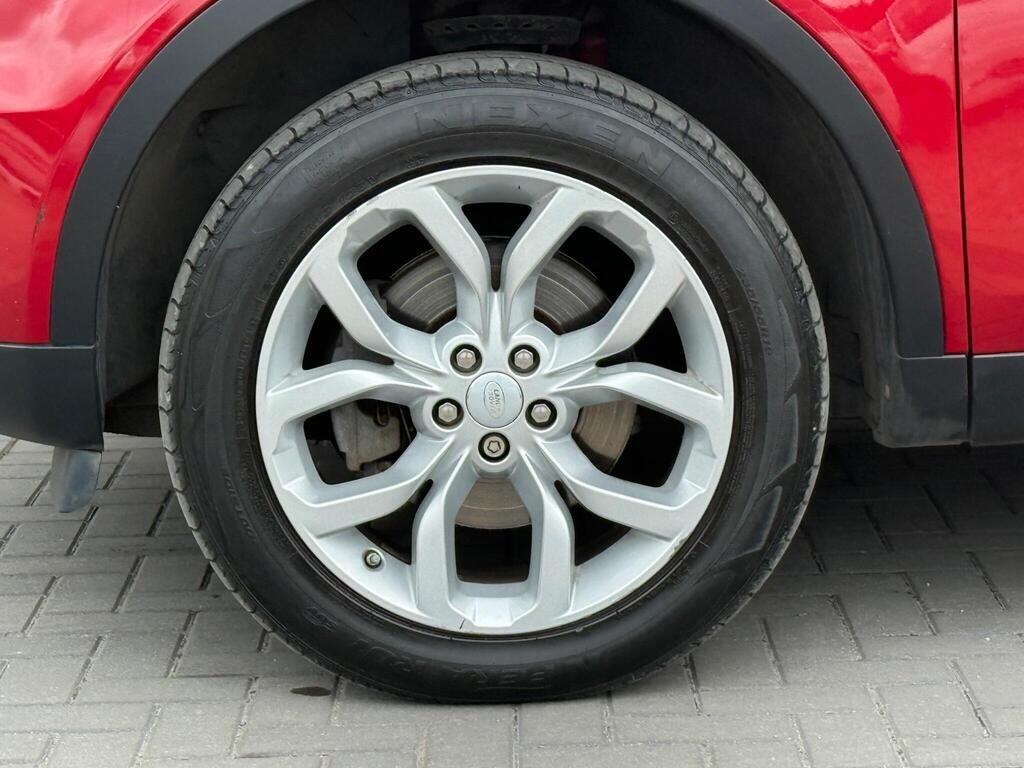 Land Rover Discovery Sport view 15