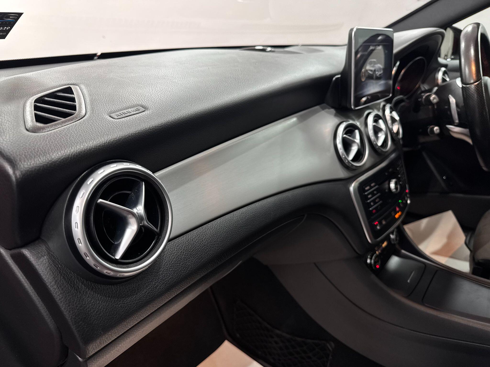 Mercedes-Benz GLA view 55