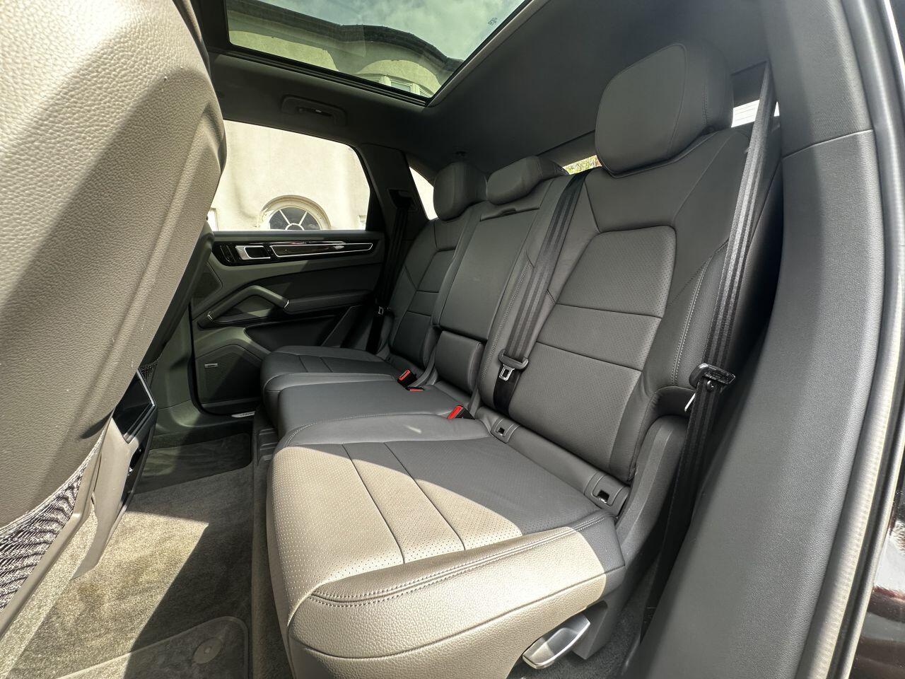 Porsche Cayenne view 33