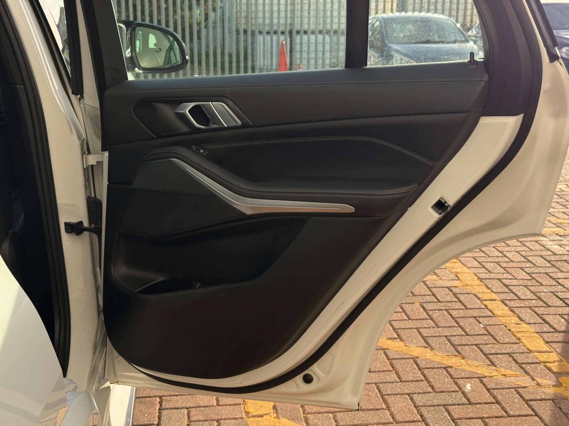 BMW X5 view 25