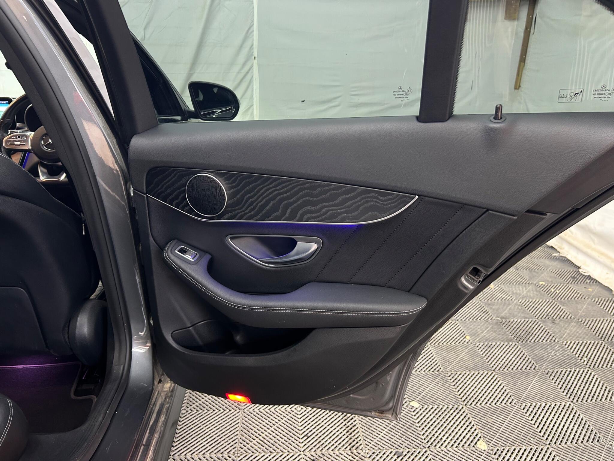 Mercedes-Benz C Class view 27