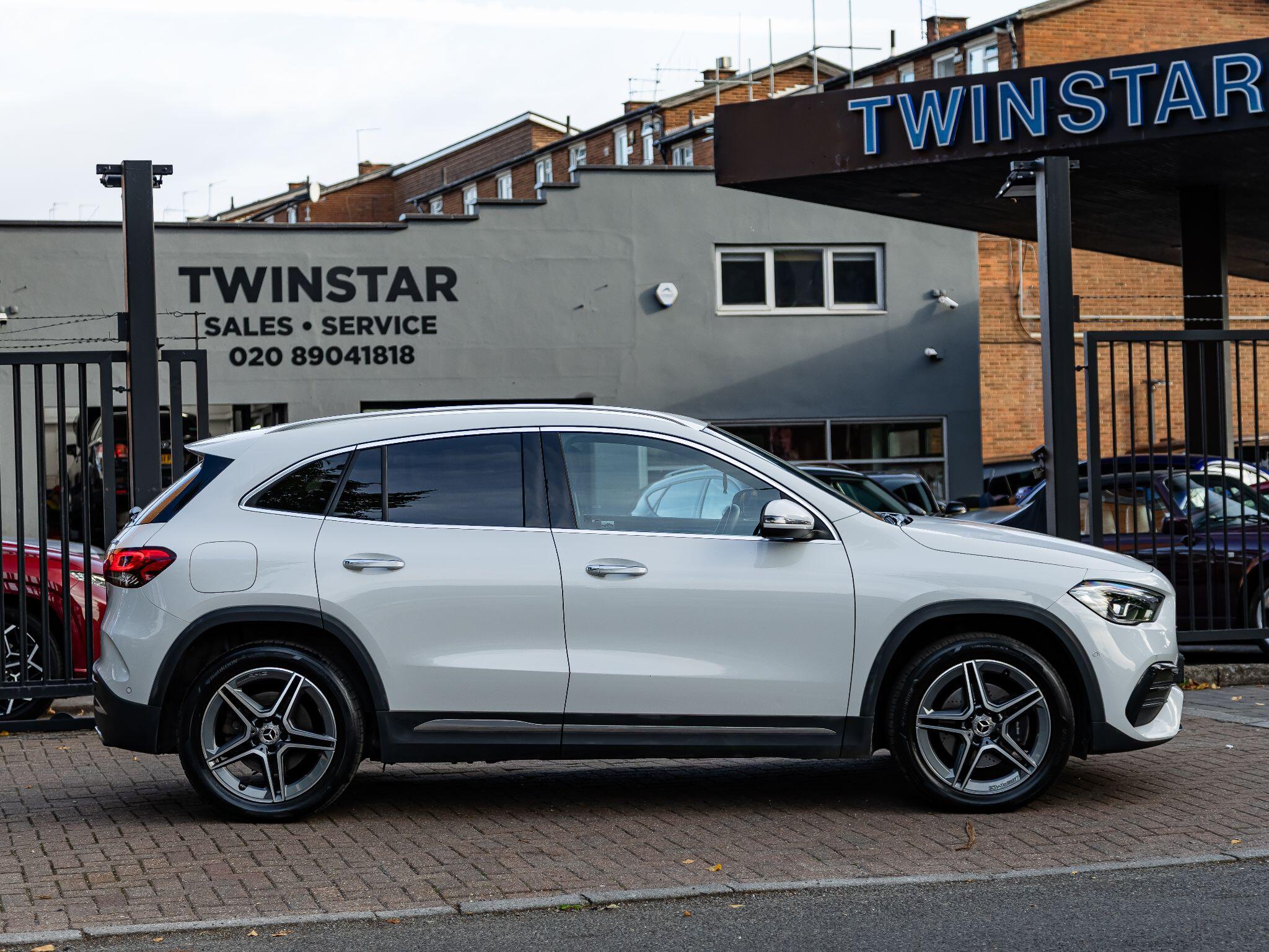 Mercedes-Benz GLA view 10