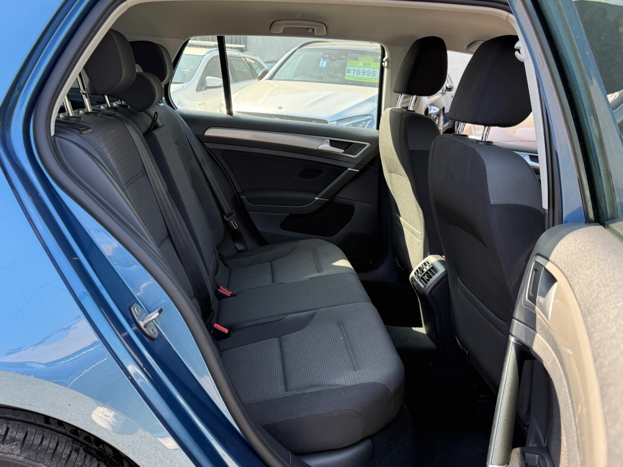 Volkswagen Golf - Image 35