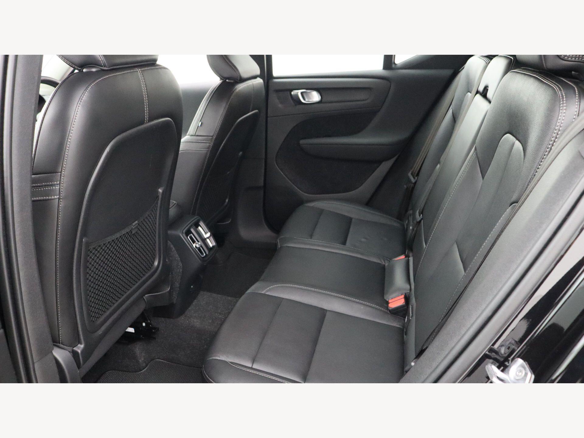 Volvo XC40 view 29