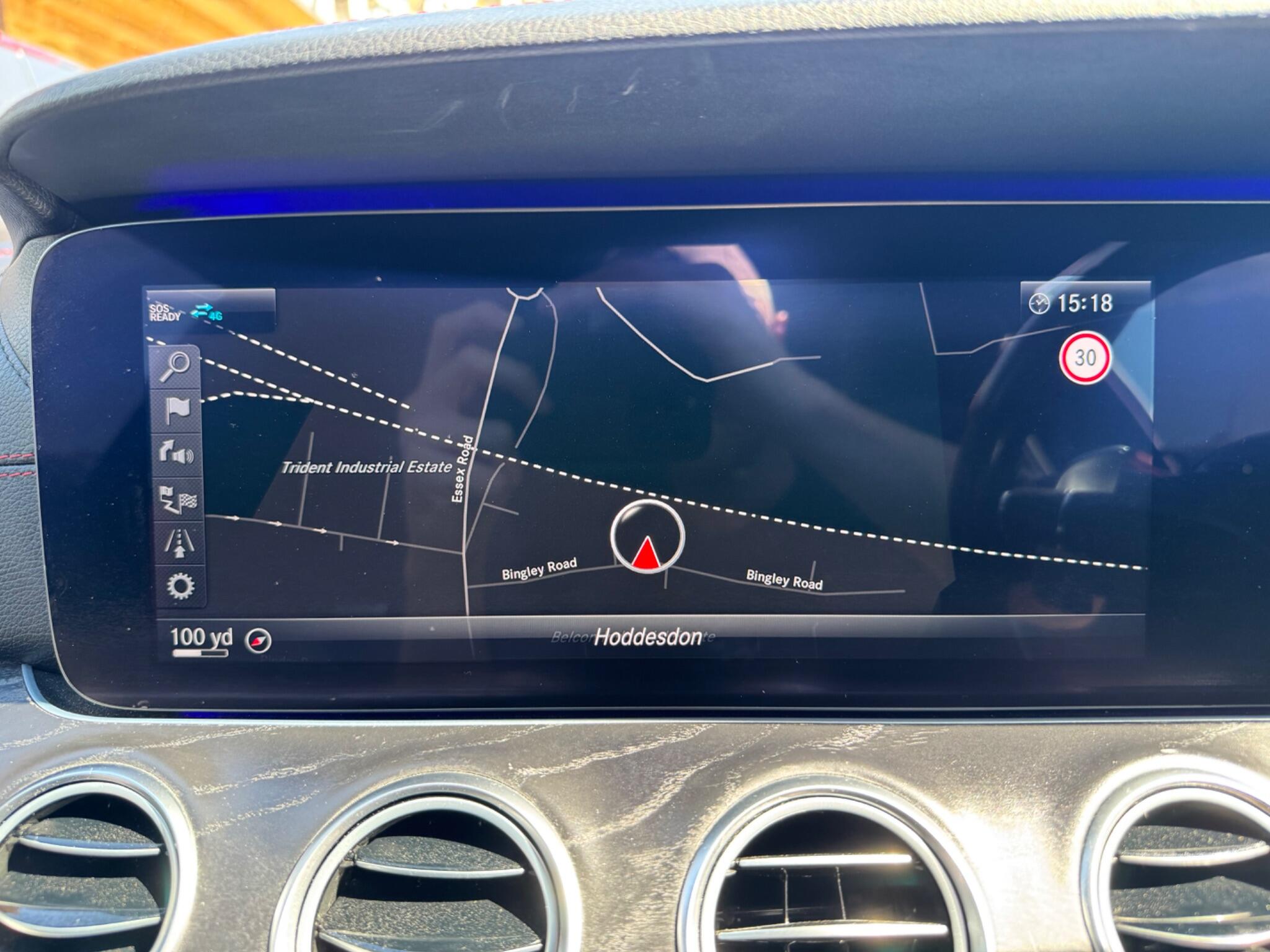 Mercedes-Benz E Class view 24