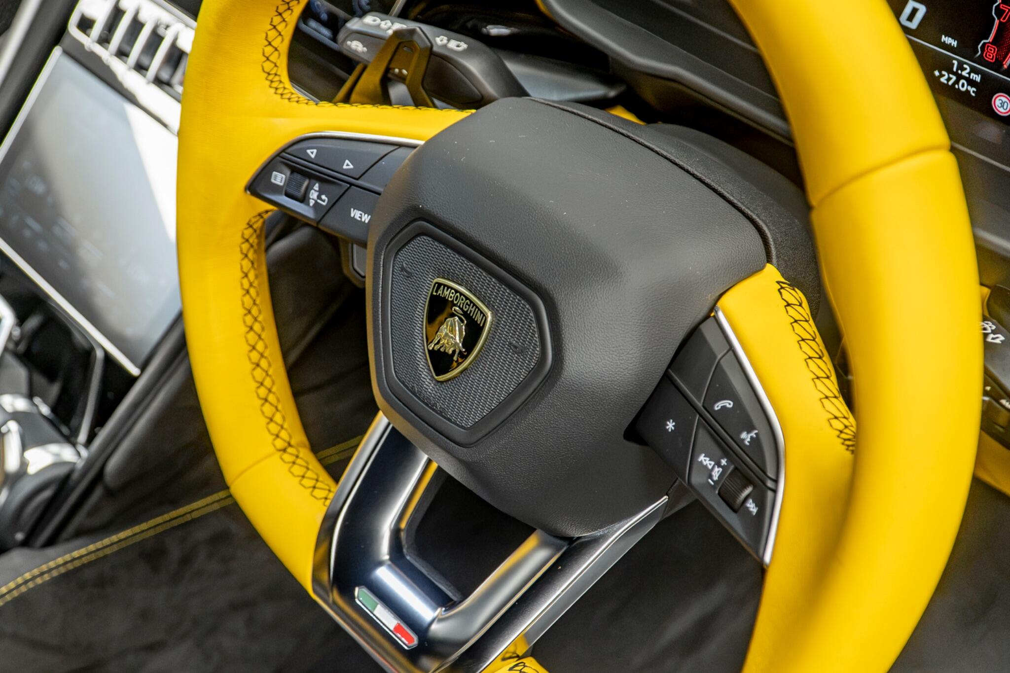 Lamborghini Urus view 36