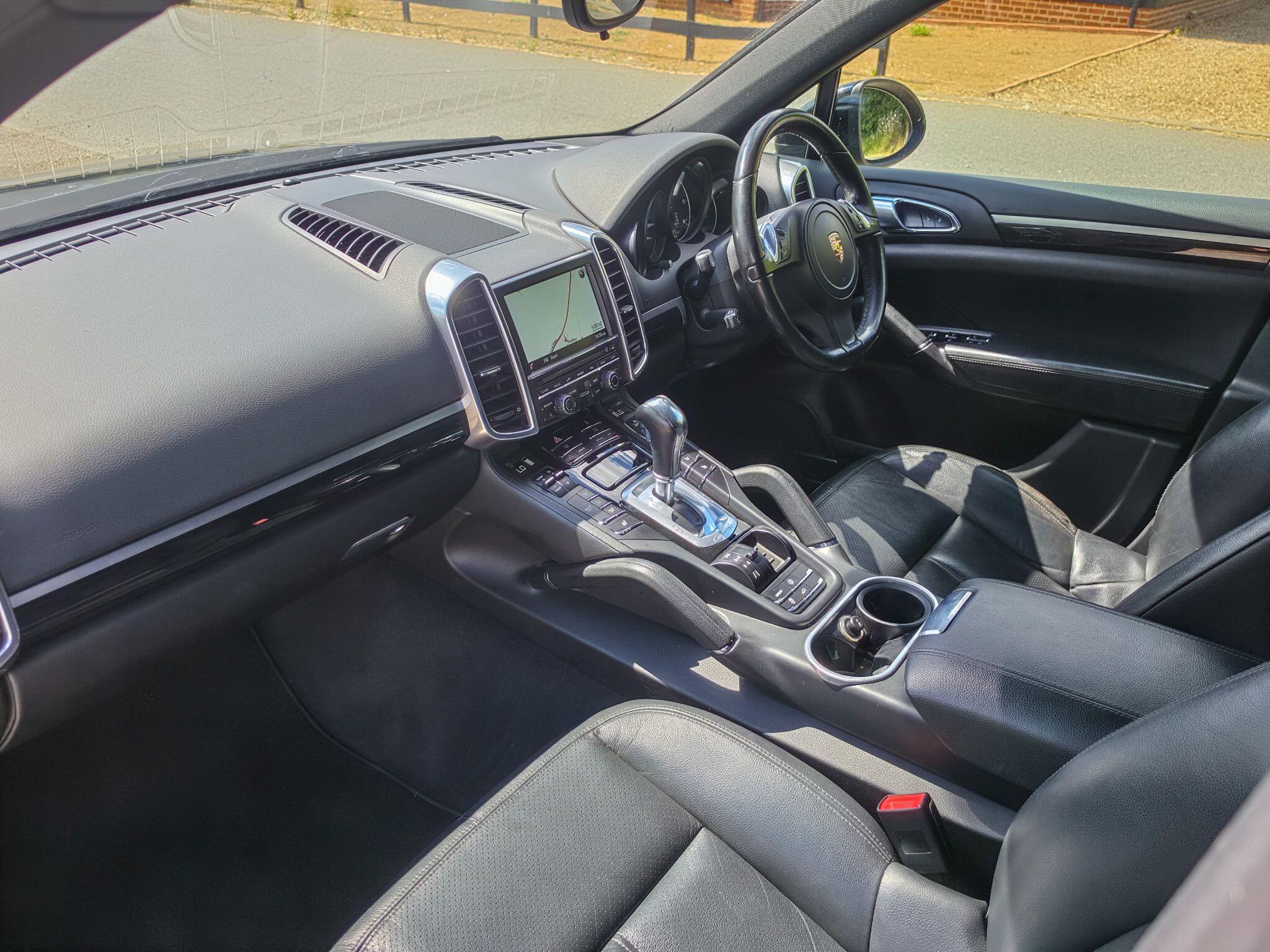 Porsche Cayenne view 10