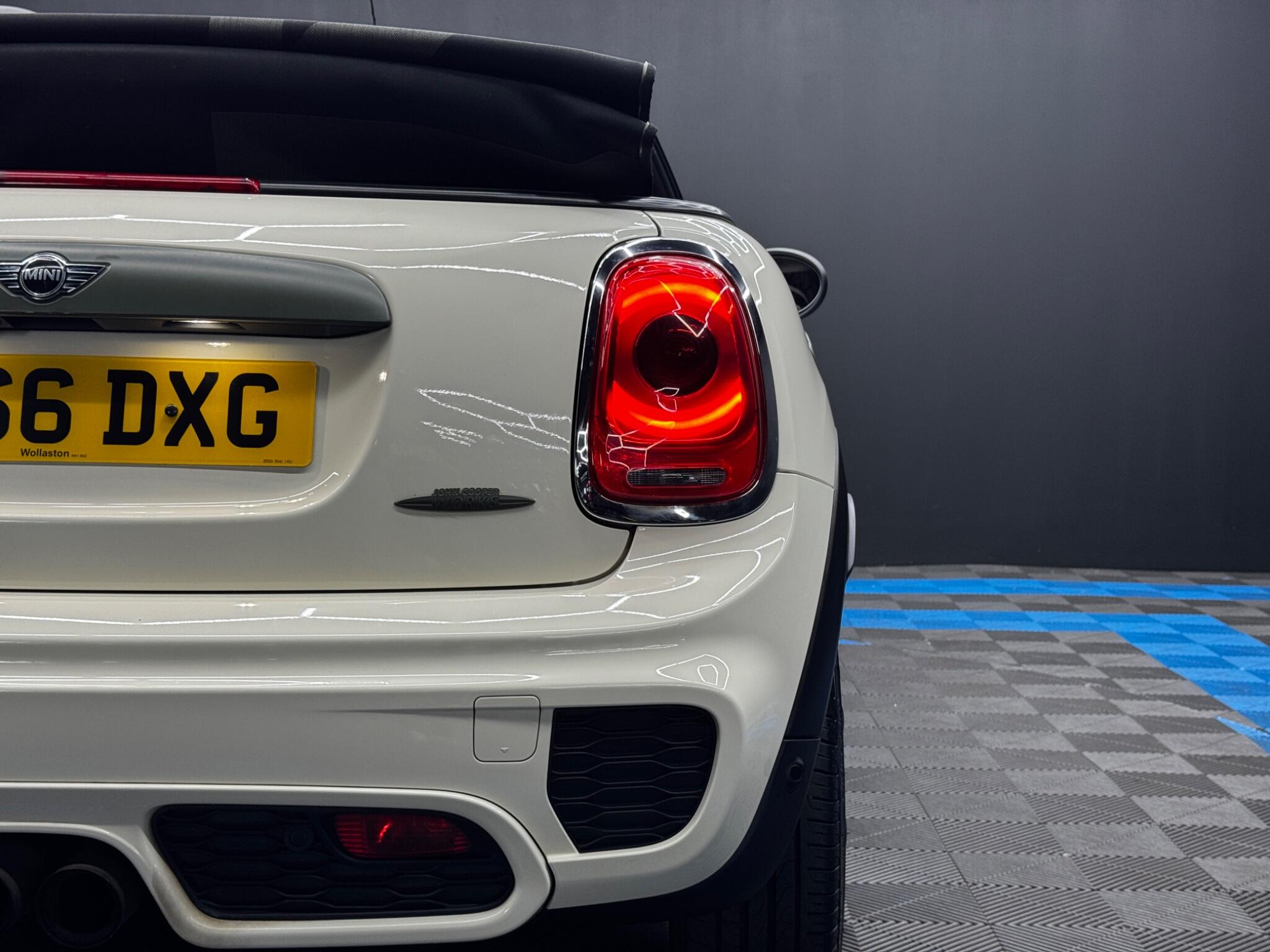 Mini Convertible view 44