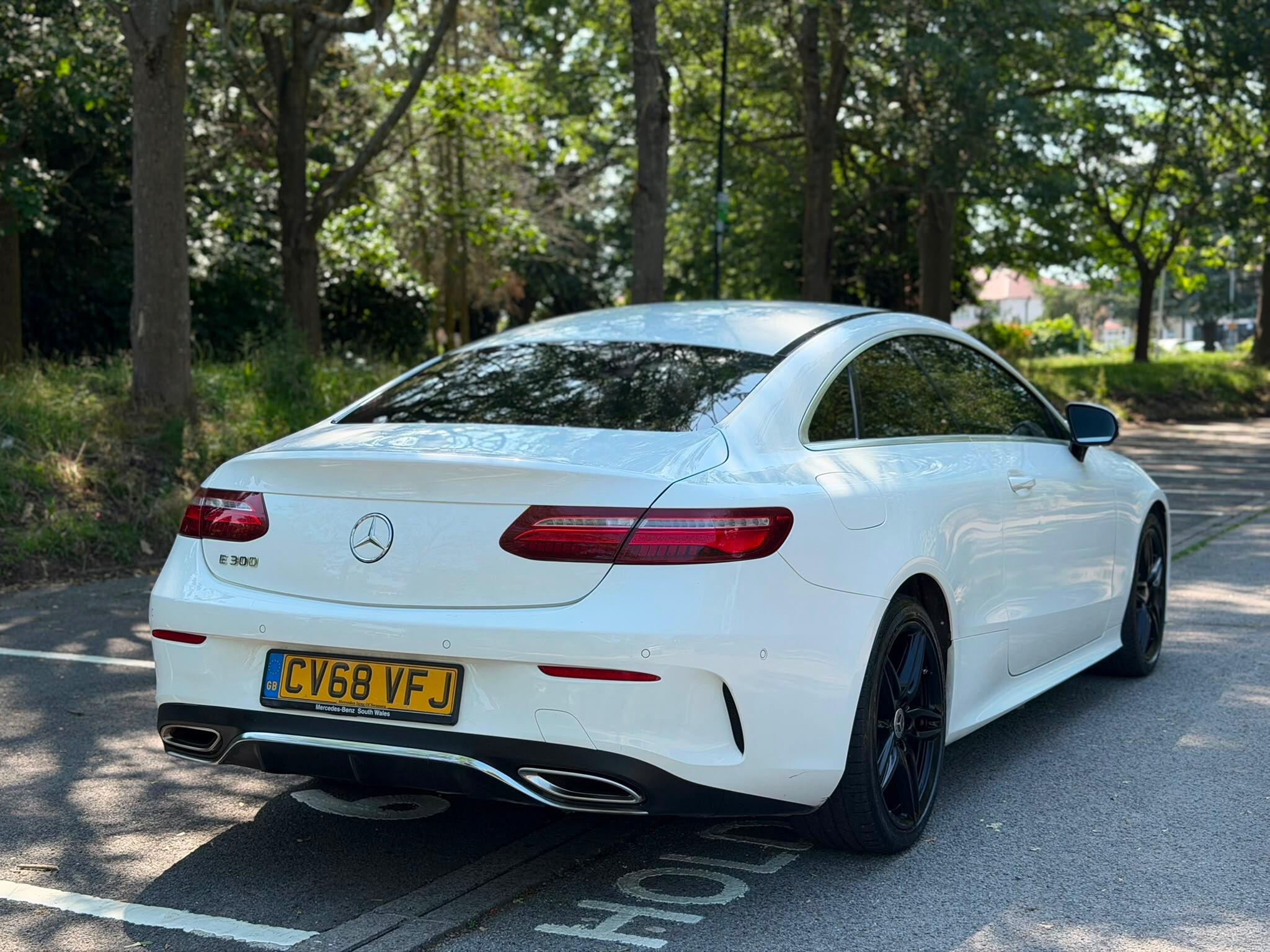 Mercedes-Benz E-Class view 4