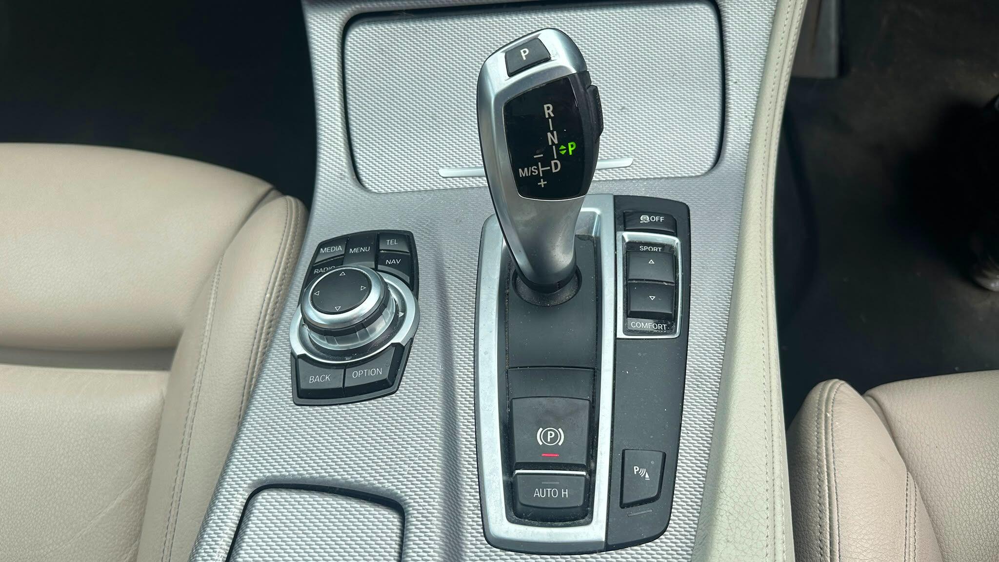 BMW 5 Series view 16