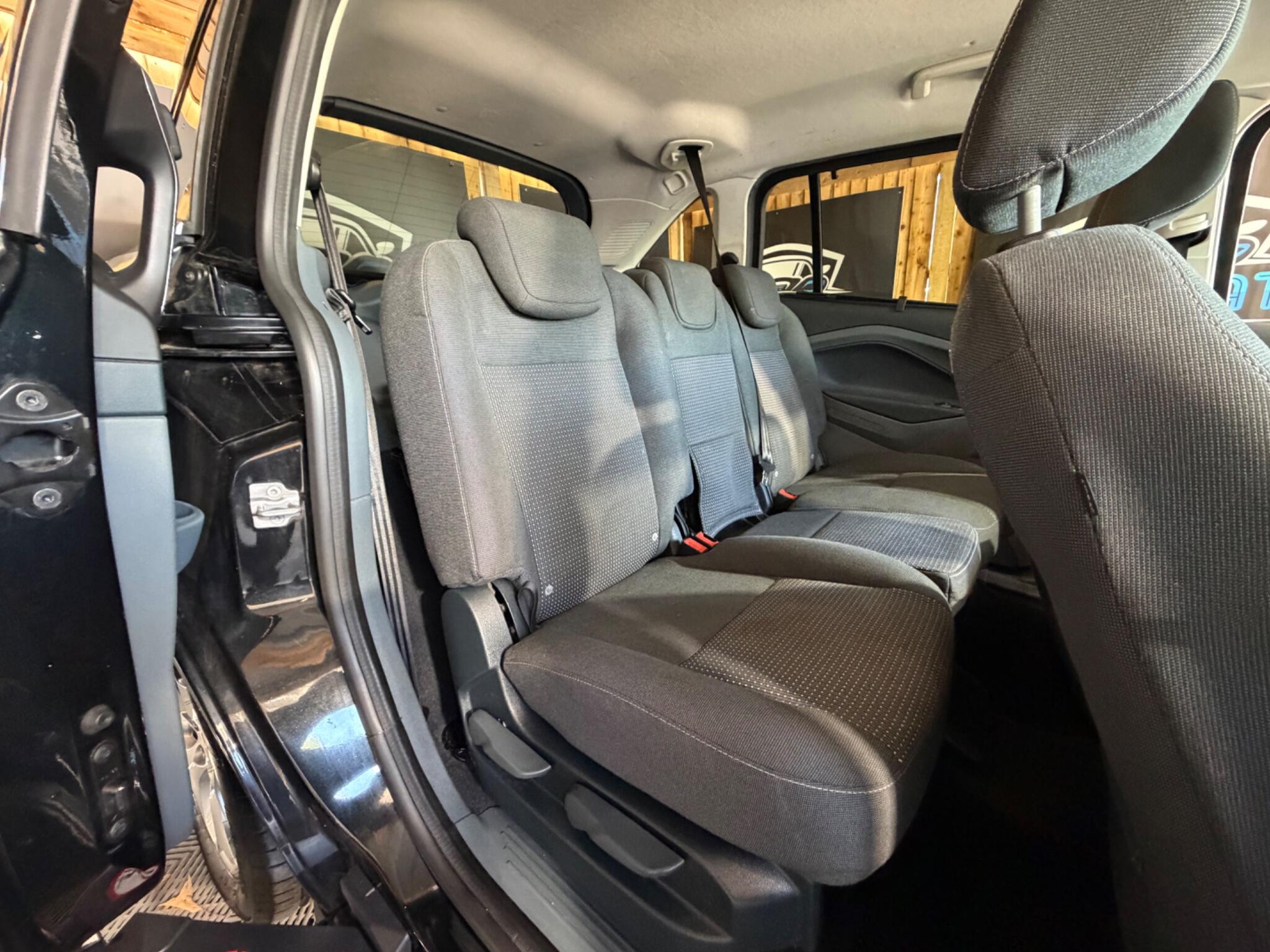 Ford Grand C-Max view 20