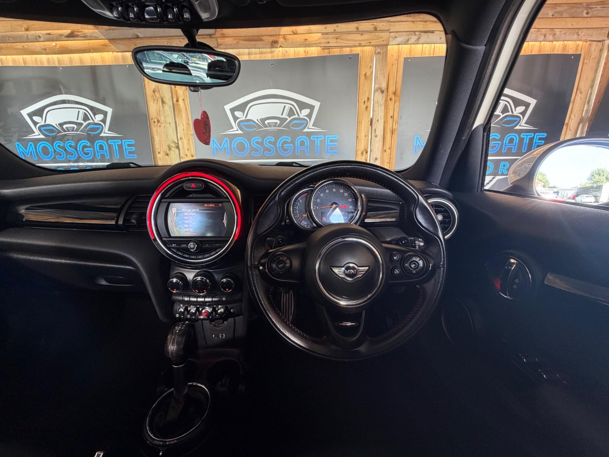 Mini Hatch view 11