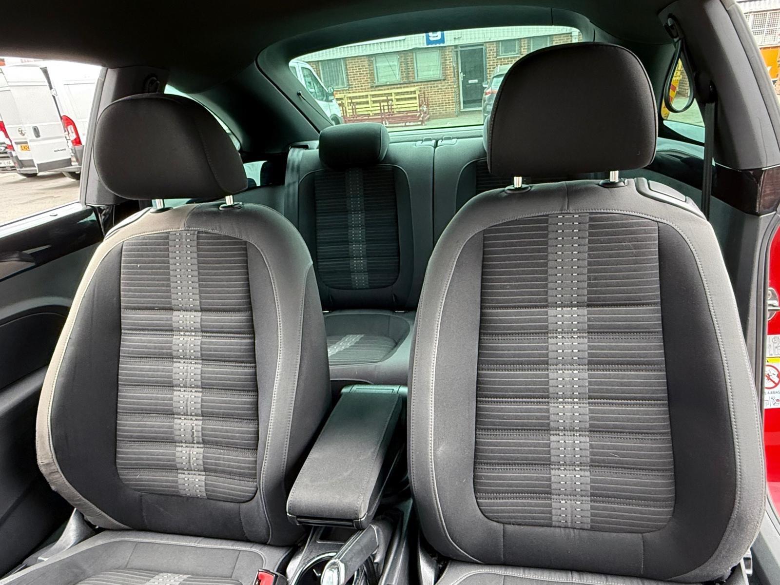 Volkswagen Beetle view 4