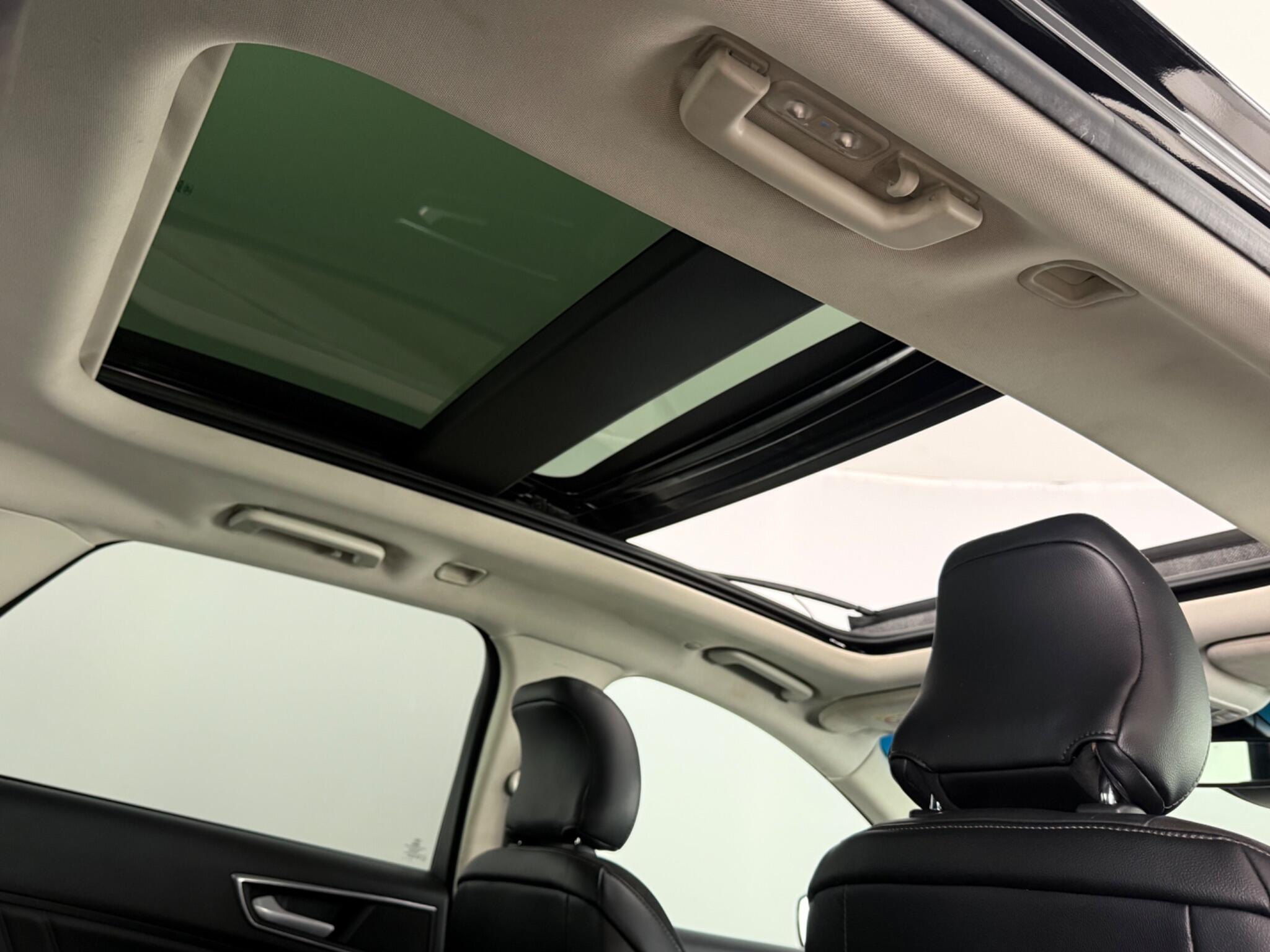 Ford Edge view 30