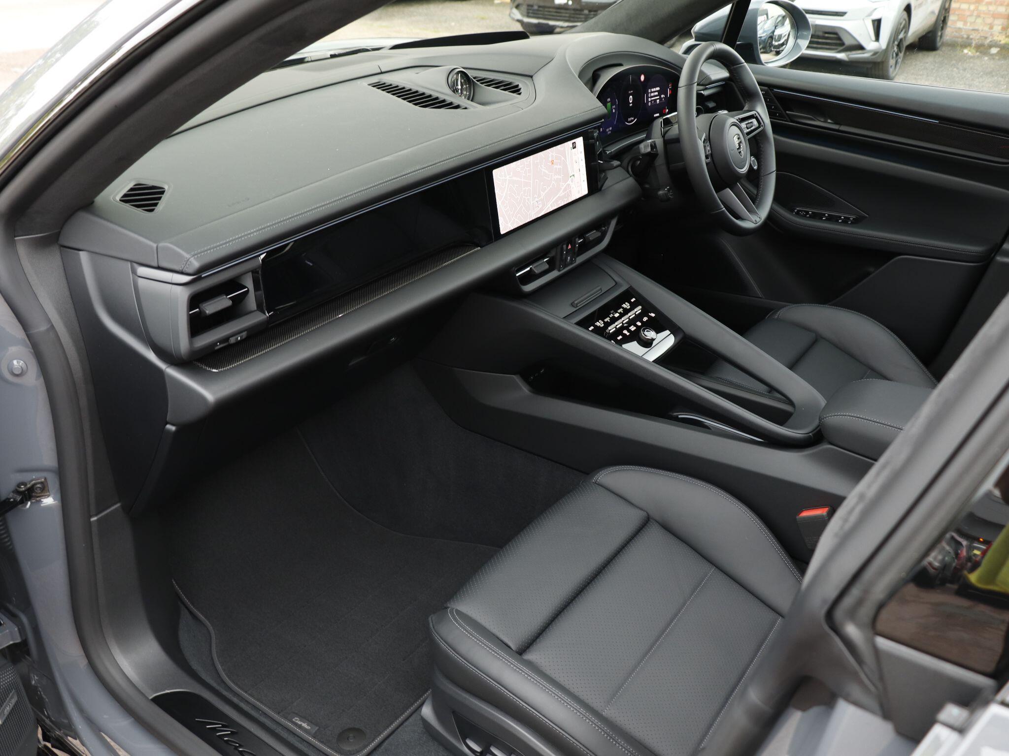 Porsche Macan view 9